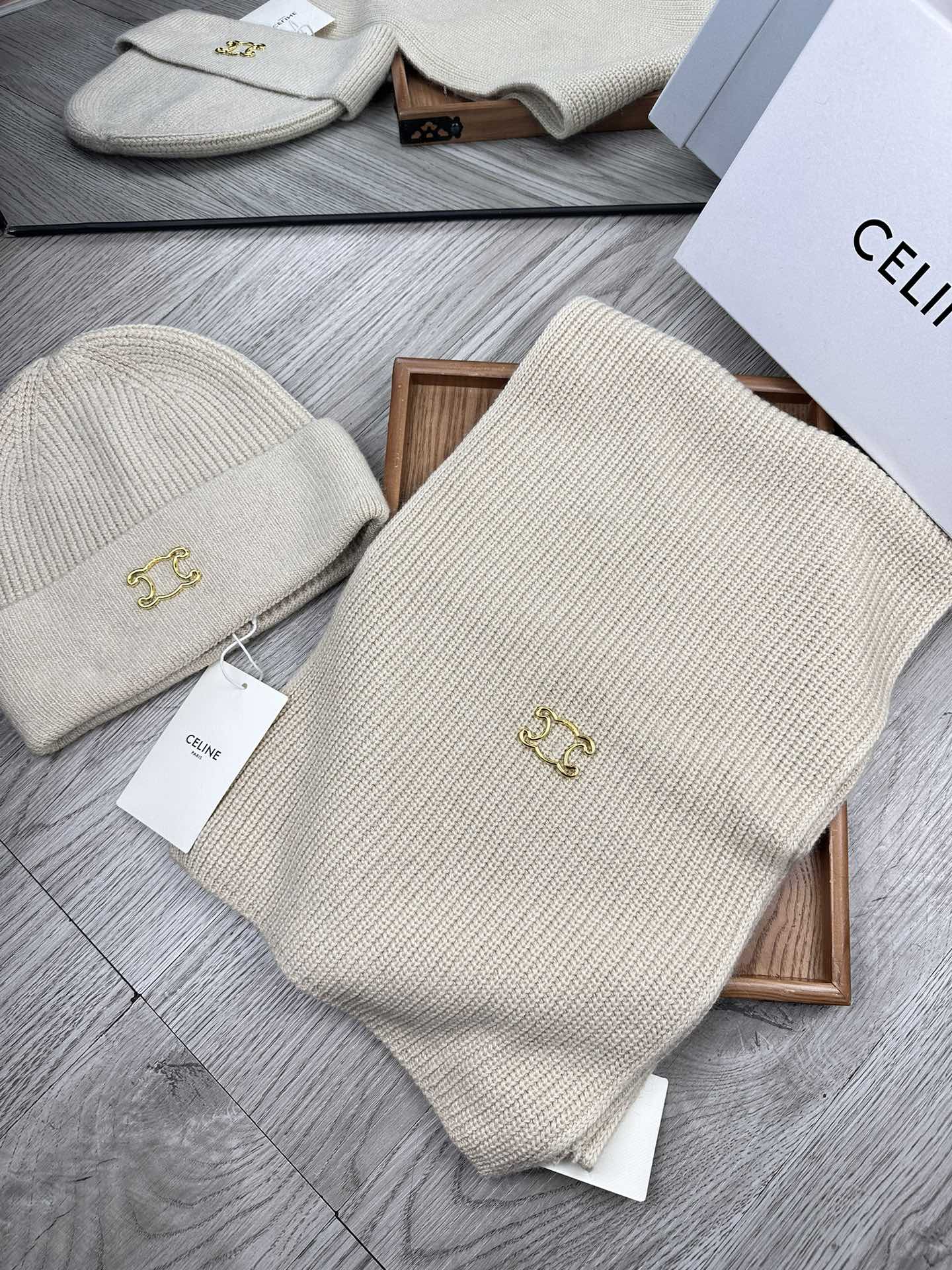 🌹。赛琳。【两件套-羊毛套装帽子】经典套装帽子！帽子➕围巾！70%羊毛+30%兔毛。暖暖哒超级舒服～冬日小姐姐减龄神器哦