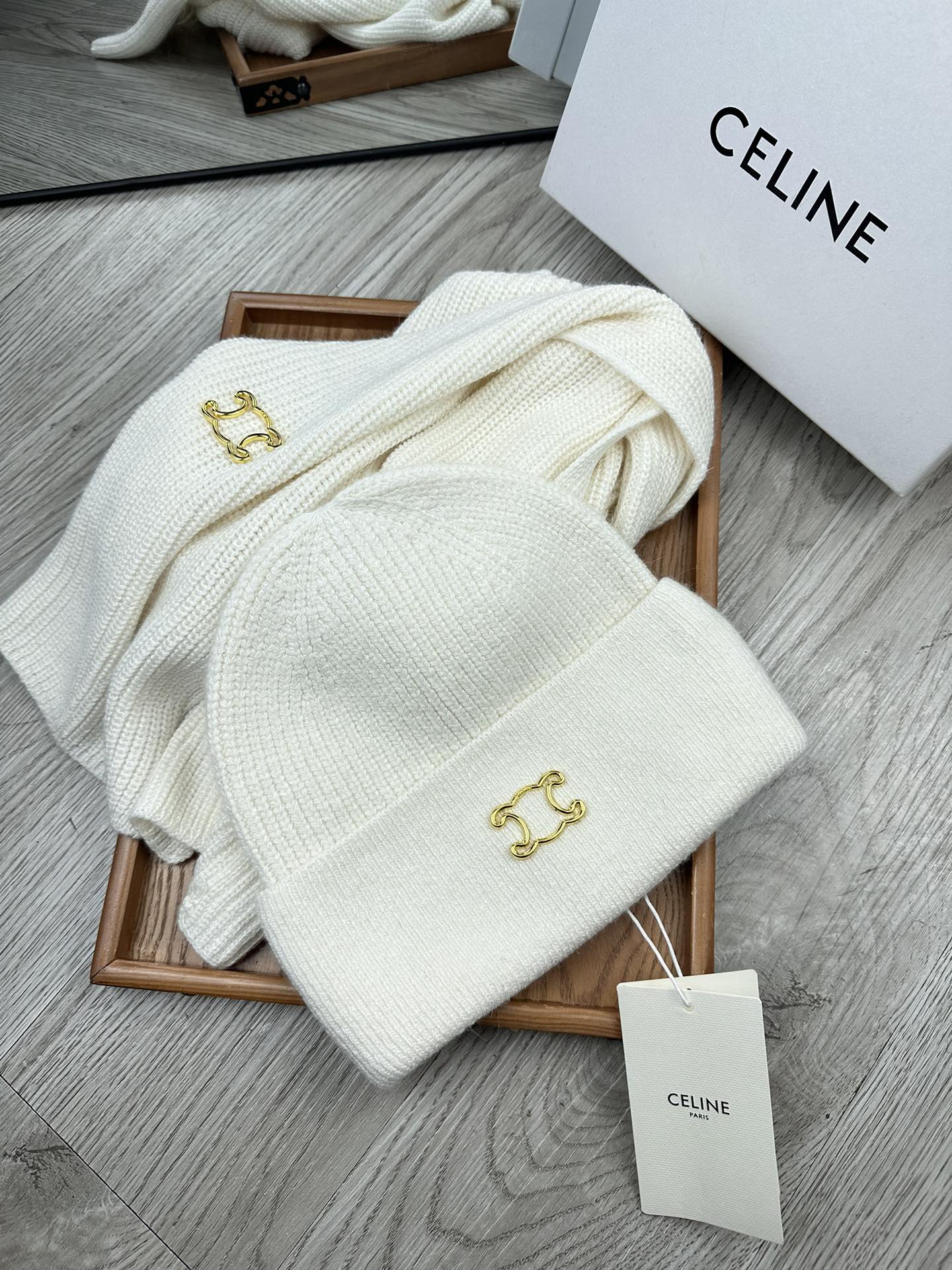 🌹。赛琳。【两件套-羊毛套装帽子】经典套装帽子！帽子➕围巾！70%羊毛+30%兔毛。暖暖哒超级舒服～冬日小姐姐减龄神器哦