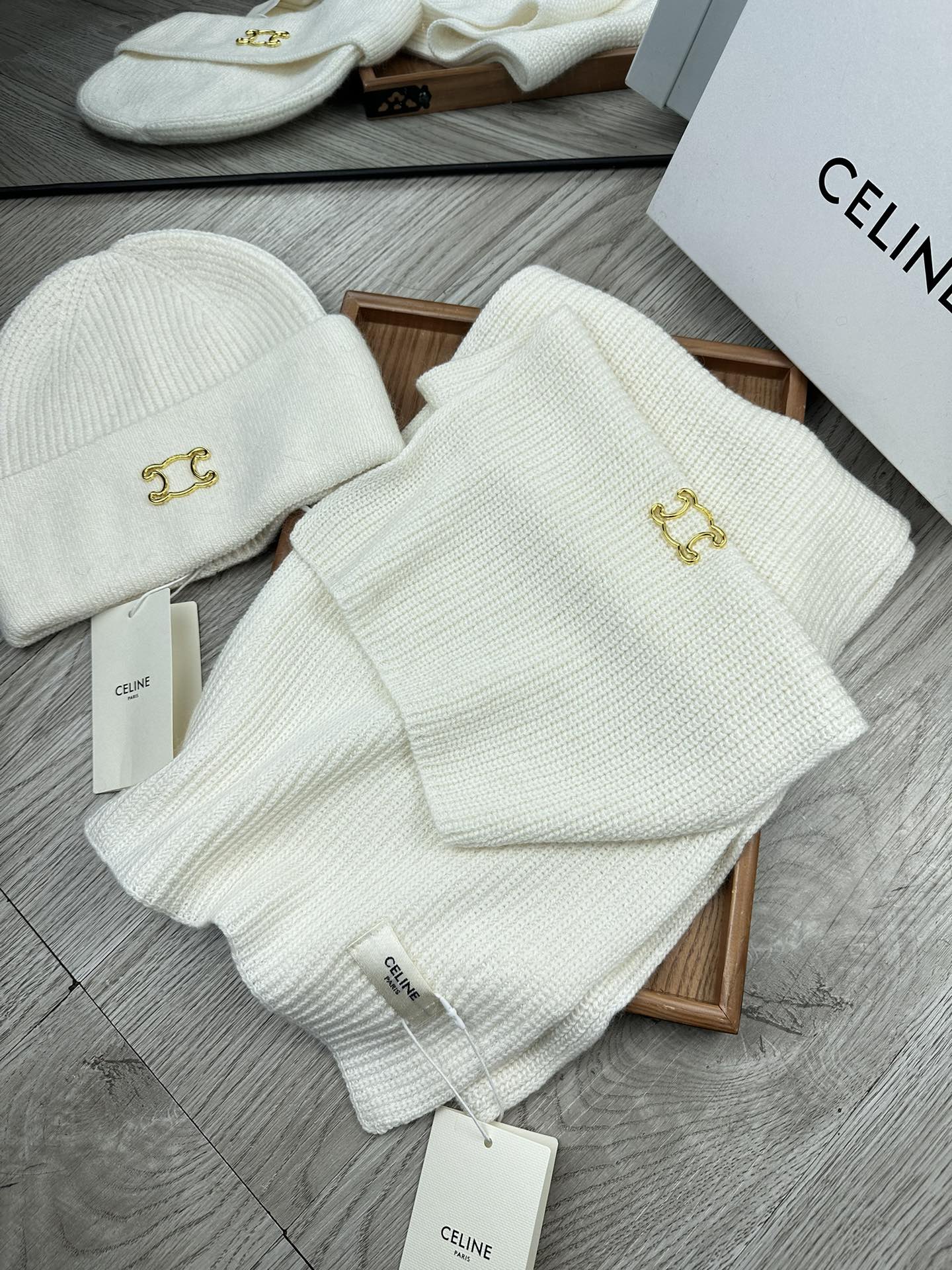 🌹。赛琳。【两件套-羊毛套装帽子】经典套装帽子！帽子➕围巾！70%羊毛+30%兔毛。暖暖哒超级舒服～冬日小姐姐减龄神器哦