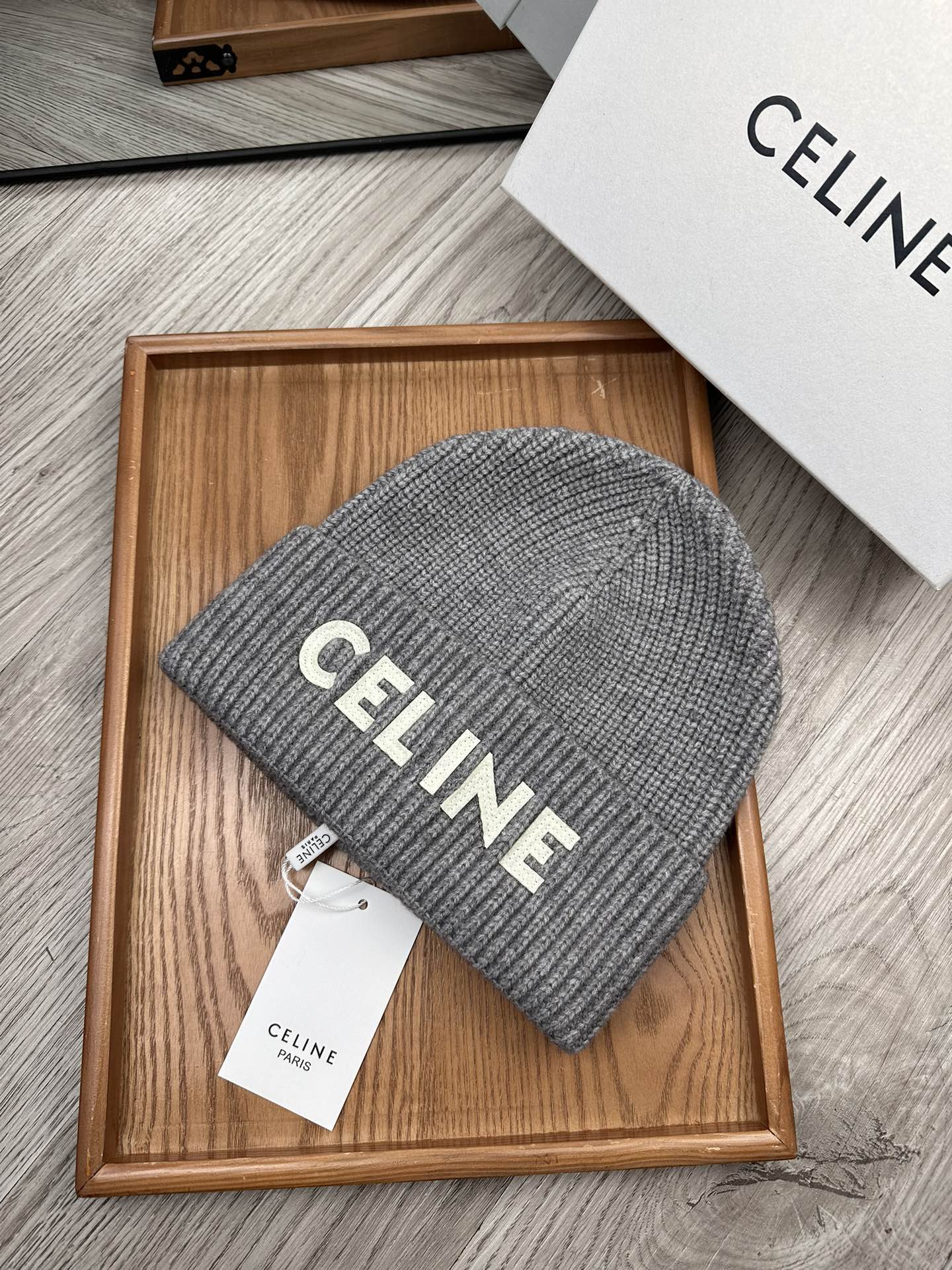 。赛林。福利！！新款上架，特别实惠的一个系列帽子，面料：毛线。密度紧致！毛线针织面料手感舒适透气性好！款