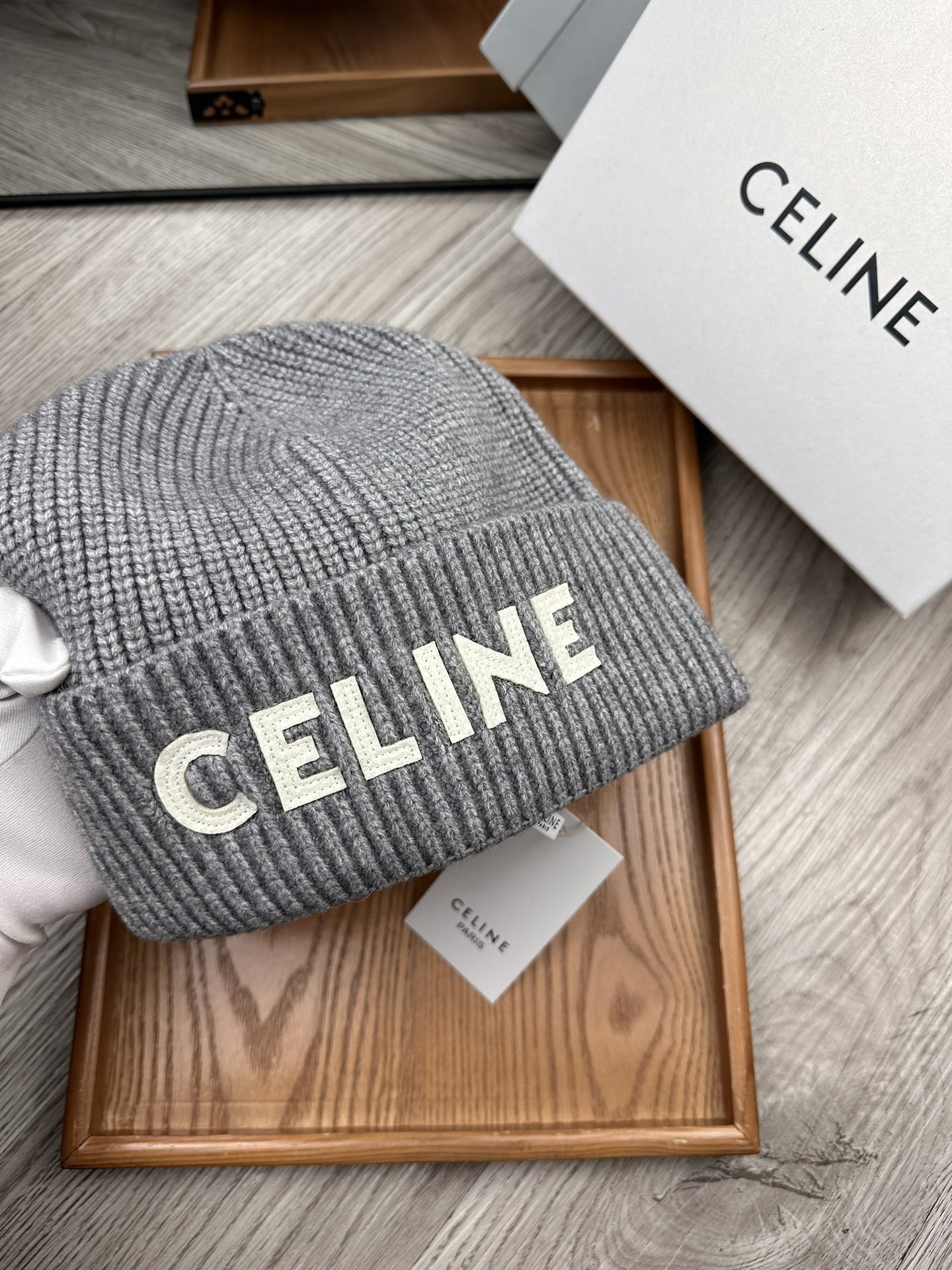 。赛林。福利！！新款上架，特别实惠的一个系列帽子，面料：毛线。密度紧致！毛线针织面料手感舒适透气性好！款