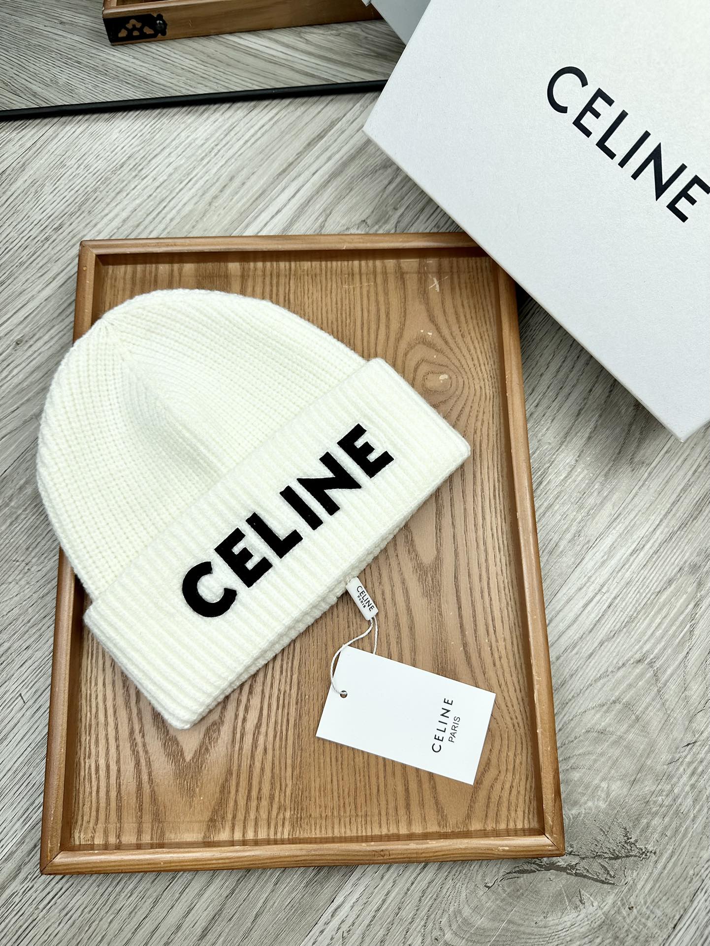 。赛林。福利！！新款上架，特别实惠的一个系列帽子，面料：毛线。密度紧致！毛线针织面料手感舒适透气性好！款