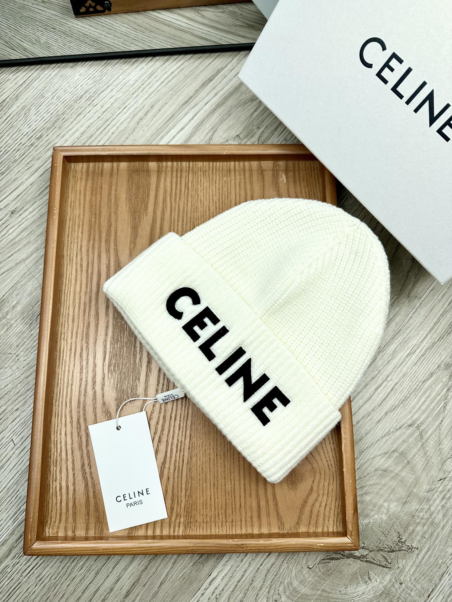 。赛林。福利！！新款上架，特别实惠的一个系列帽子，面料：毛线。密度紧致！毛线针织面料手感舒适透气性好！款