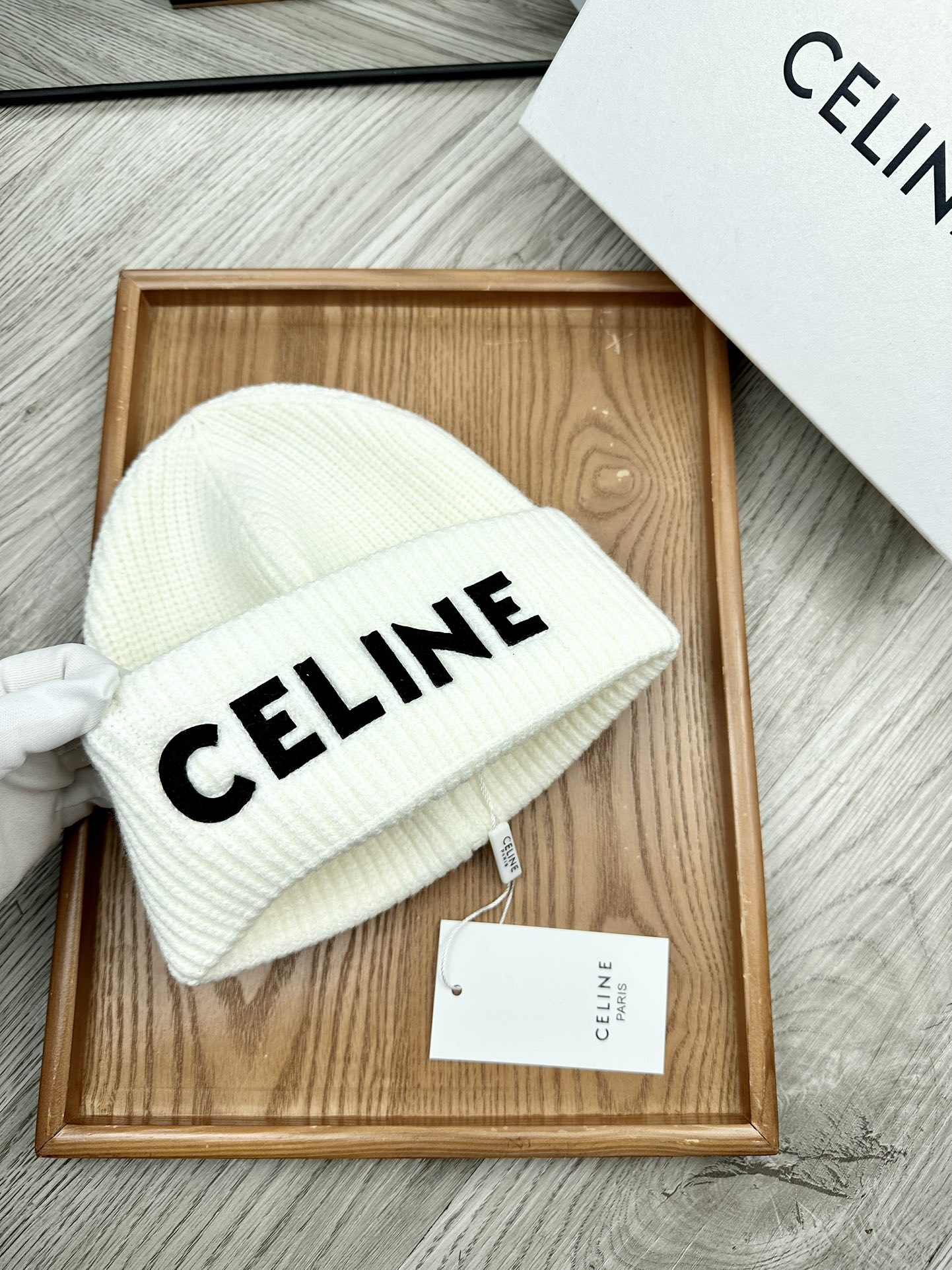 。赛林。福利！！新款上架，特别实惠的一个系列帽子，面料：毛线。密度紧致！毛线针织面料手感舒适透气性好！款