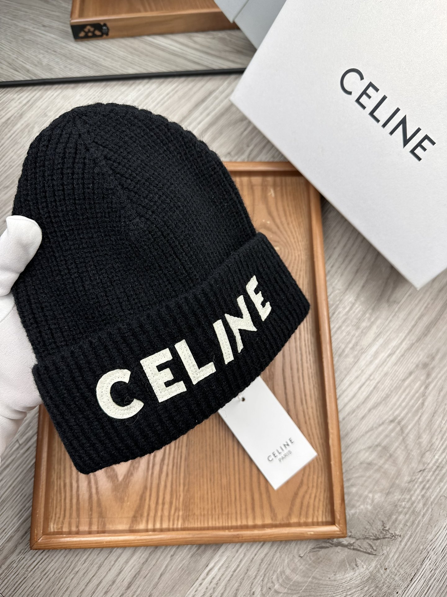 。赛林。福利！！新款上架，特别实惠的一个系列帽子，面料：毛线。密度紧致！毛线针织面料手感舒适透气性好！款