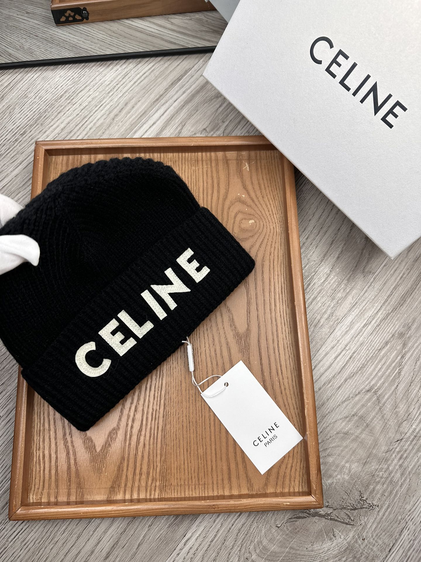 。赛林。福利！！新款上架，特别实惠的一个系列帽子，面料：毛线。密度紧致！毛线针织面料手感舒适透气性好！款