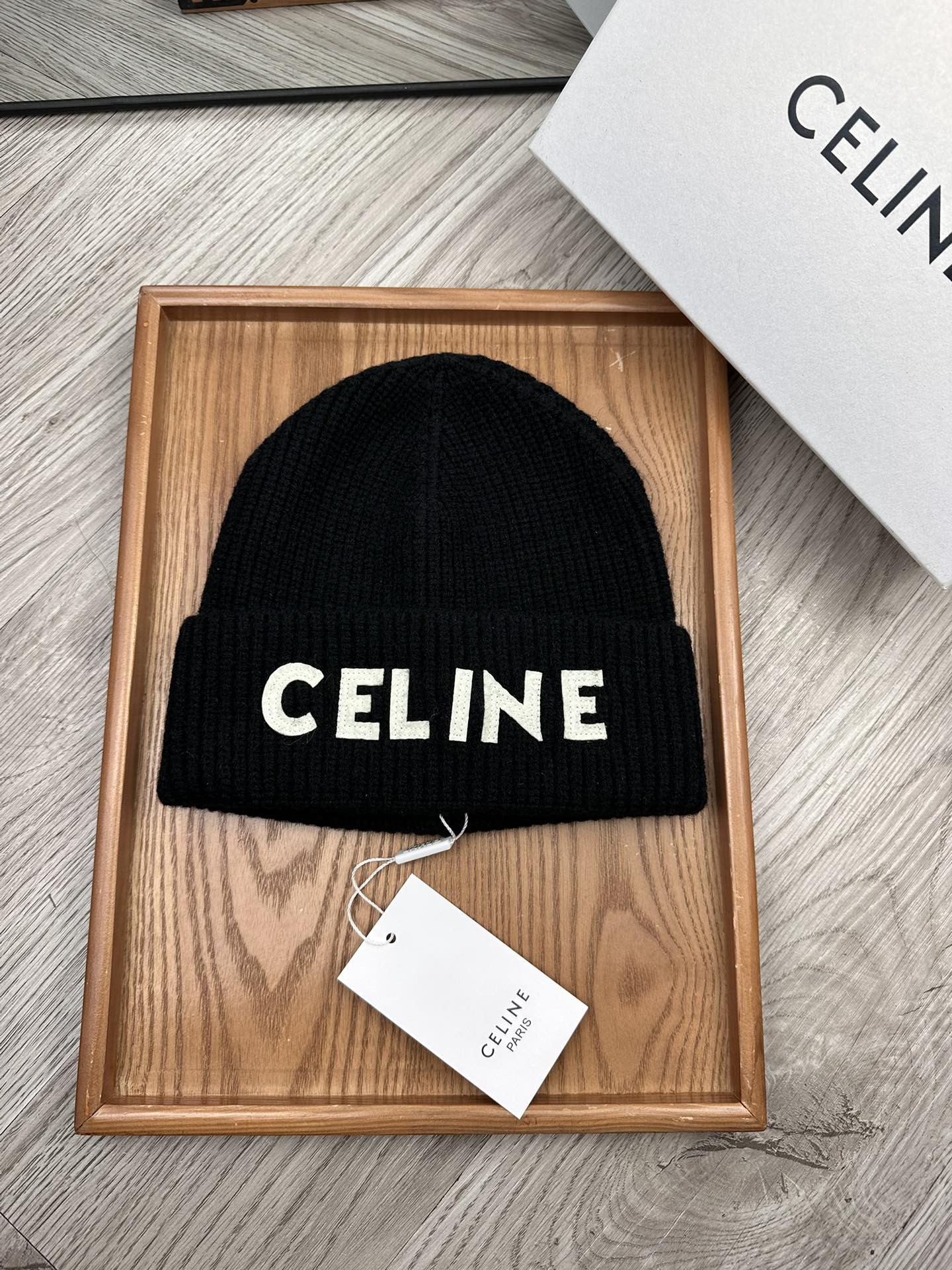 。赛林。福利！！新款上架，特别实惠的一个系列帽子，面料：毛线。密度紧致！毛线针织面料手感舒适透气性好！款