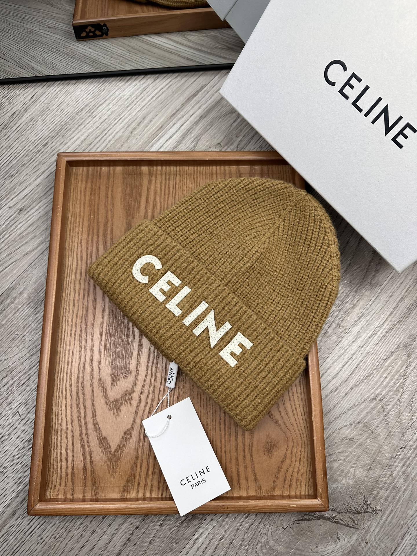 。赛林。福利！！新款上架，特别实惠的一个系列帽子，面料：毛线。密度紧致！毛线针织面料手感舒适透气性好！款