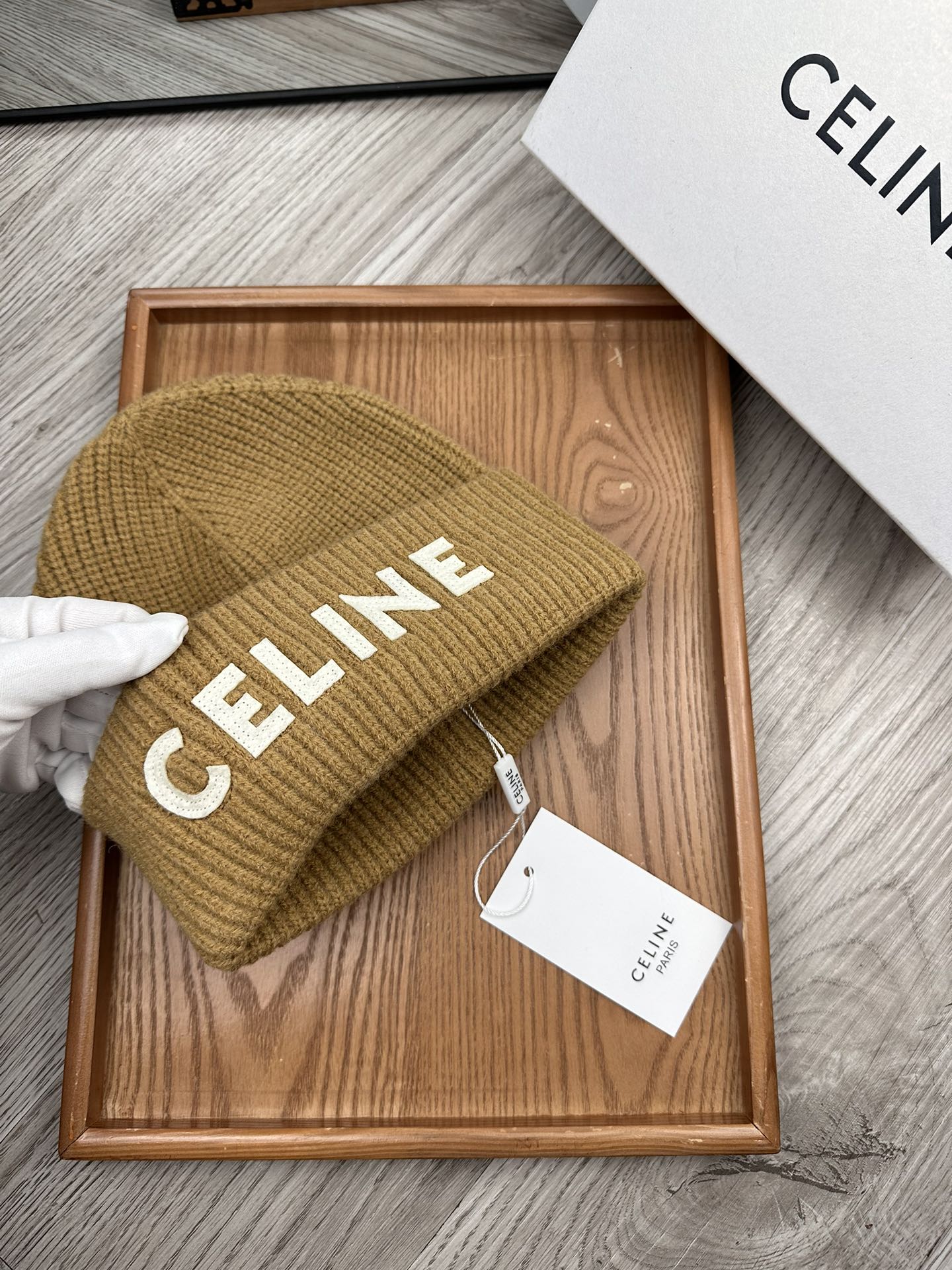 。赛林。福利！！新款上架，特别实惠的一个系列帽子，面料：毛线。密度紧致！毛线针织面料手感舒适透气性好！款