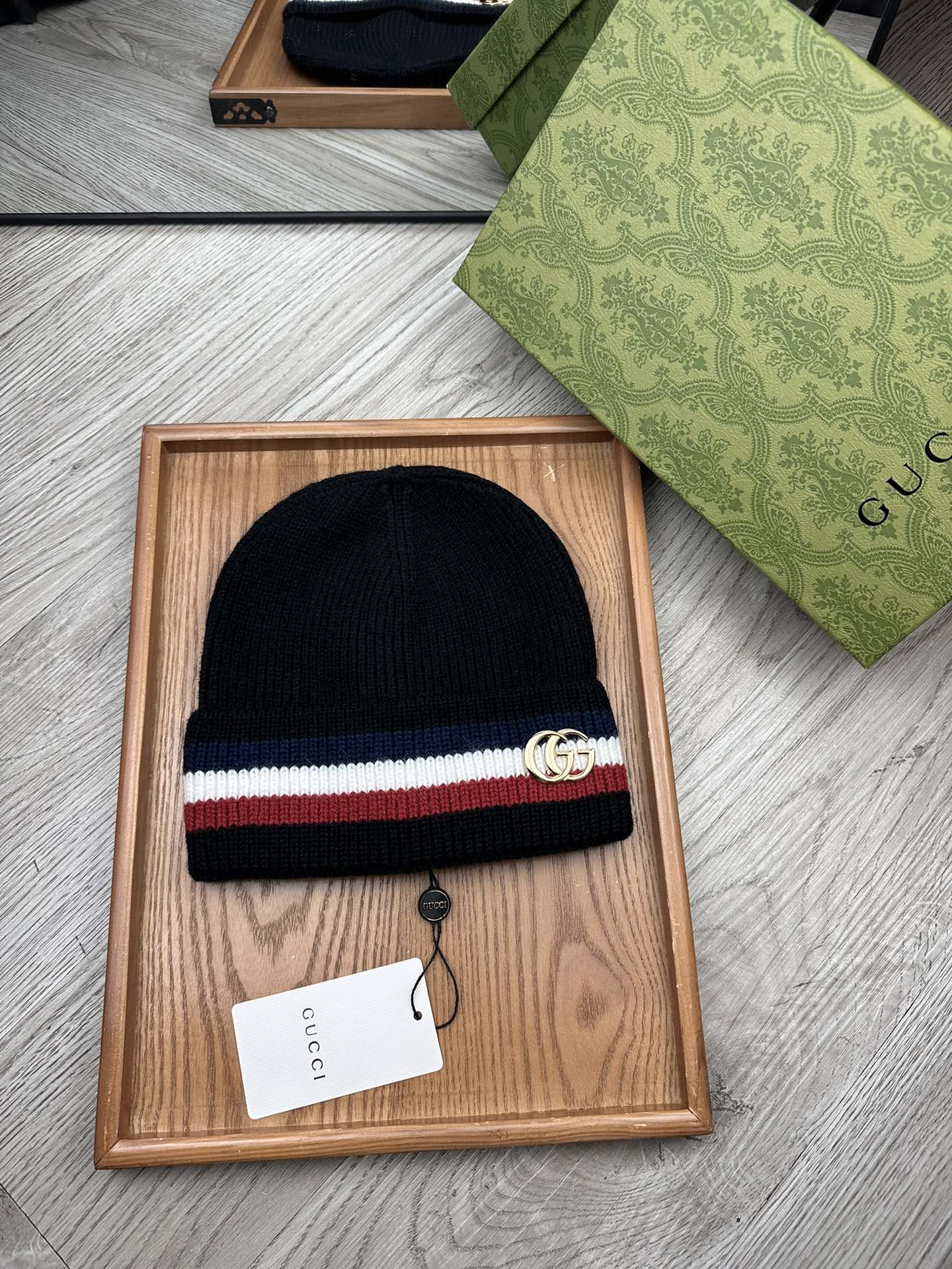 NO:580223,Special offer.G home.Benefits!  !  New model is on the shelves, a series of hats that are particularly affordable. The fabric is wool. The density is tight!  Wool knitted fabric feels comfortable and breathable!  Fashionable and chic!  A must-have item for going out on the street, age-reducing, fashionable, and very generous!  The shape of the hat is very nice!  And the price is very beautiful!  It’s a great item to give as a gift or for personal use!  !  Complete trademark hangtags!  !  There are many styles and colors!  Hats bucket hat, baseball cap, knitted hat, hat, gucci, espadrilles, hats19860909特价.G家.福利！！新款上架,特别实惠的一个系列帽子,面料毛线.密度紧致！毛线针织面料手感舒适透气性好！款式新颖别致！出街必备单品,减龄又时尚,非常大方！帽型特别好看！而且价格非常美丽！送人自用都是非常不错的一款单品哦！！商标吊牌齐全！！款式多多,颜色多多！帽子渔夫帽棒球帽针织帽,帽子,gucci,espadrilles,hats,hat