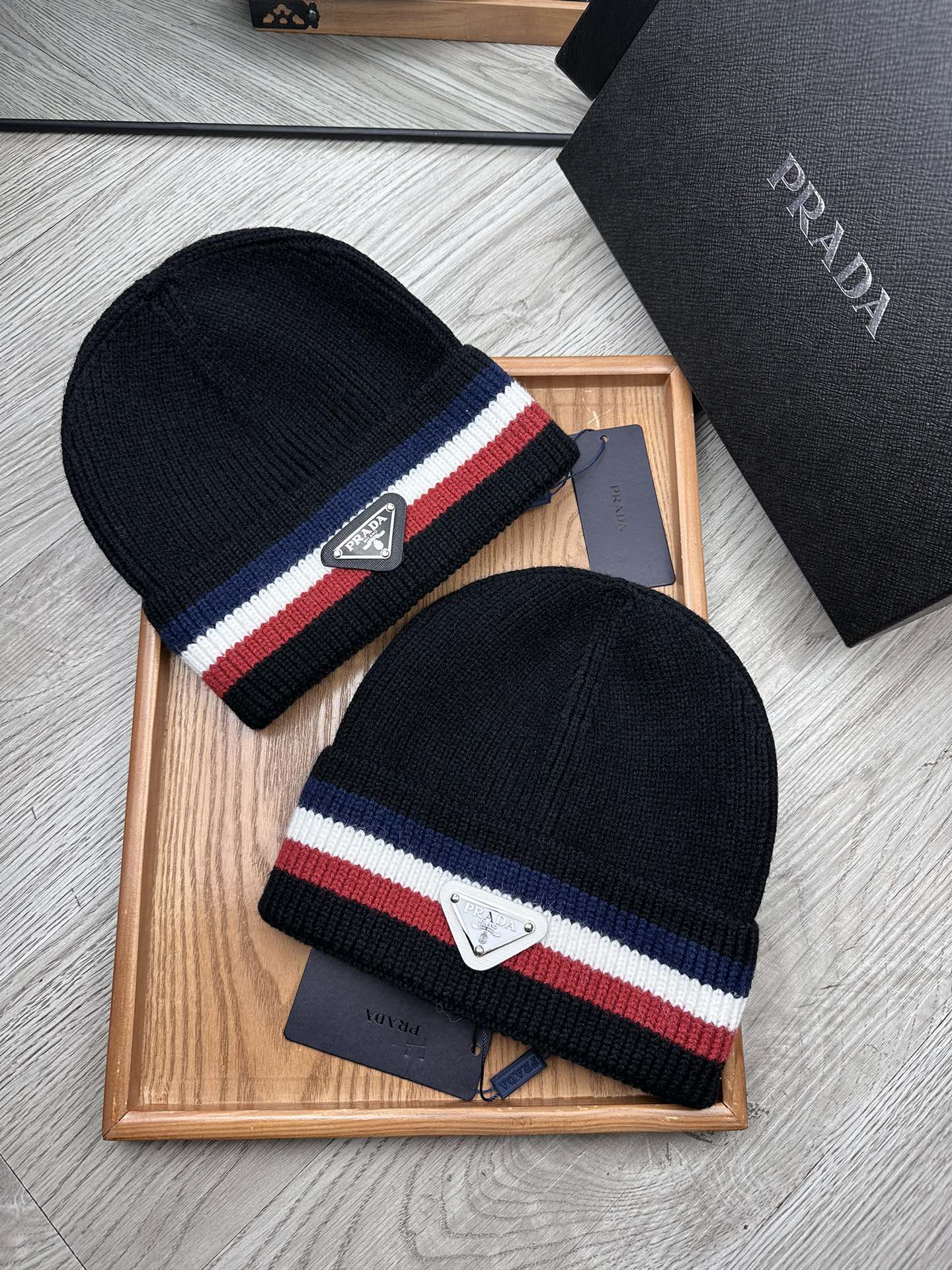 NO:580226,Special price. prada. Benefits!  !  New model is on the shelves, a series of hats that are particularly affordable. The fabric is wool. The density is tight!  Wool knitted fabric feels comfortable and breathable!  Fashionable and chic!  A must-have item for going out on the street, age-reducing, fashionable, and very generous!  The shape of the hat is very nice!  And the price is very beautiful!  It’s a great item to give as a gift or for personal use!  !  Complete trademark hangtags!  !  There are many styles and colors!  Hats bucket hat, baseball cap, knitted hat, hat, prada, espadrilles, hats19860909特价.prada.福利！！新款上架,特别实惠的一个系列帽子,面料毛线.密度紧致！毛线针织面料手感舒适透气性好！款式新颖别致！出街必备单品,减龄又时尚,非常大方！帽型特别好看！而且价格非常美丽！送人自用都是非常不错的一款单品哦！！商标吊牌齐全！！款式多多,颜色多多！帽子渔夫帽棒球帽针织帽,帽子,prada,espadrilles,hats,hat