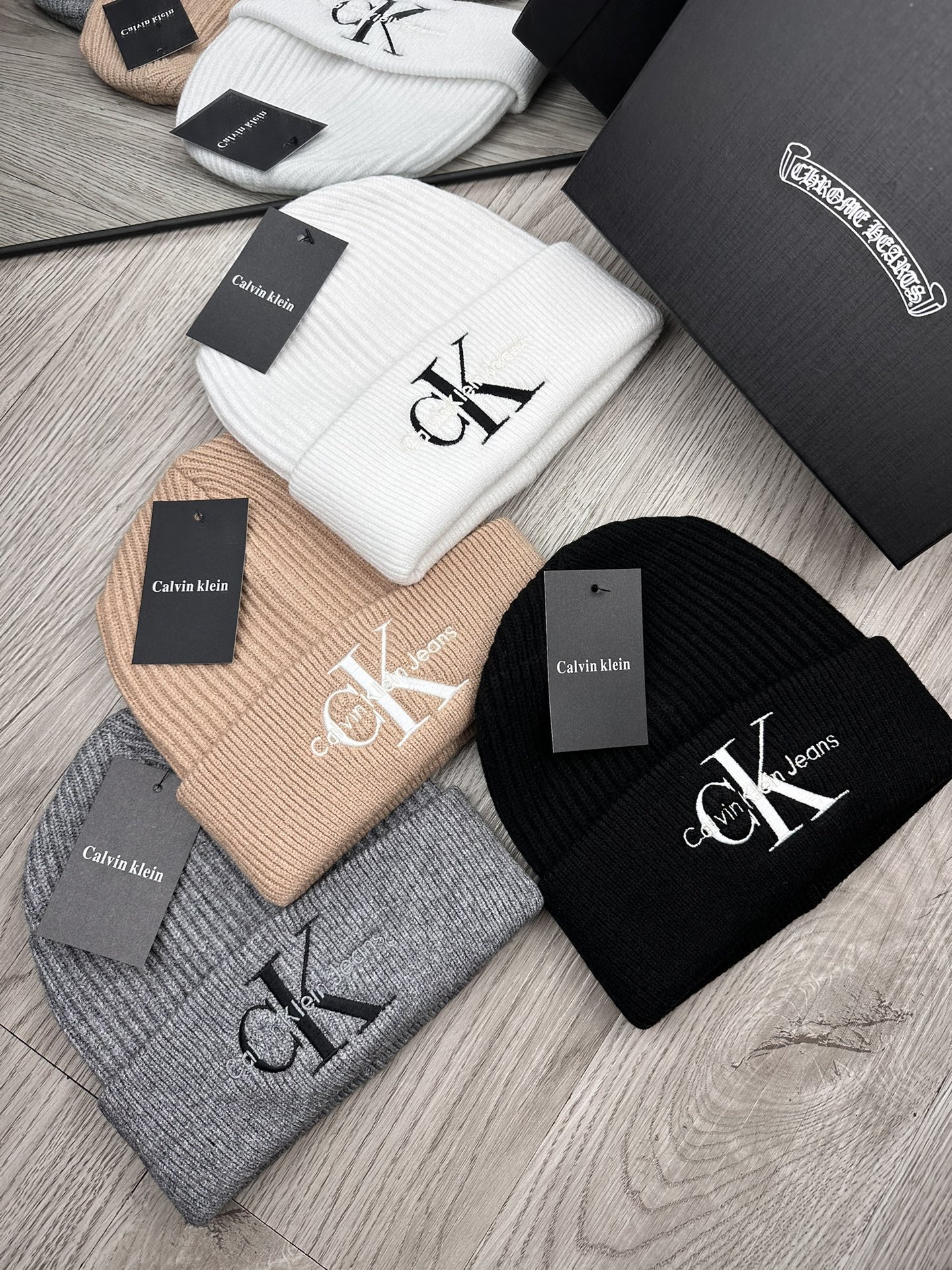 NO:580234,Special offer.CK.Benefits!  [Fine wool knitted single hat] New style is on the shelves, a particularly affordable series of hats, the fabric is fine wool. The density is tight!  Wool knitted fabric feels comfortable and breathable!  Fashionable and chic!  A must-have item for going out on the street, age-reducing, fashionable, and very generous!  The shape of the hat is very nice!  And the price is very beautiful!  It’s a great item to give as a gift or for personal use!  !  Complete trademark hangtags!  !  There are many styles and colors!  Hats bucket hat, baseball cap, knitted hat, hat, espadrilles, hats19860909特价.CK.福利！【细毛线针织单帽】新款上架,特别实惠的一个系列帽子,面料细毛线.密度紧致！毛线针织面料手感舒适透气性好！款式新颖别致！出街必备单品,减龄又时尚,非常大方！帽型特别好看！而且价格非常美丽！送人自用都是非常不错的一款单品哦！！商标吊牌齐全！！款式多多,颜色多多！帽子渔夫帽棒球帽针织帽,帽子,espadrilles,hats,hat