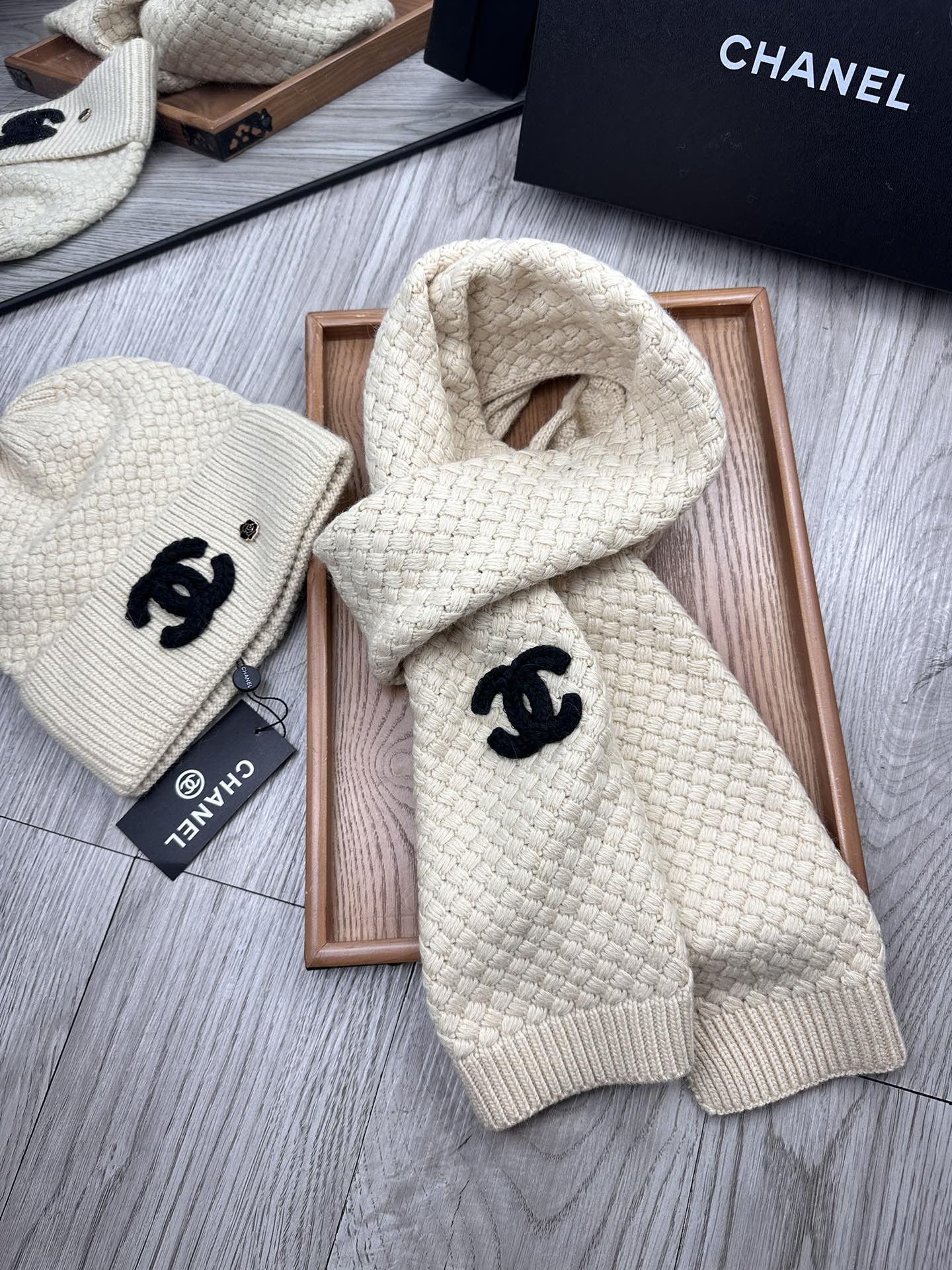 🌹。C家。 【羊毛套装帽子】经典套装帽子！帽子➕围巾！70%羊毛➕30%兔毛。暖暖哒超级舒服～冬日小姐姐减龄神器哦～这个