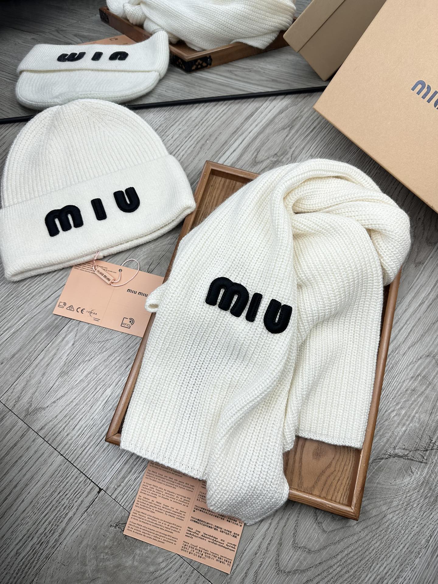 🌹。miumiu。 【羊毛套装帽子】经典套装帽子！帽子➕围巾！70%羊毛➕30%兔毛。暖暖哒超级舒服～冬日小姐姐减龄神器