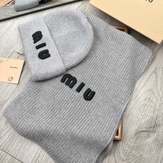 🌹。miumiu。 【羊毛套装帽子】经典套装帽子!帽子➕围巾!70%羊毛➕30%兔毛。暖暖哒超级舒服~冬日小姐姐减龄神器 🌹。miumiu。 【羊毛套装帽子】经典套装帽子!帽子➕围巾!70%羊毛➕30%兔毛。暖暖哒超级舒服~冬日小姐姐减龄神器