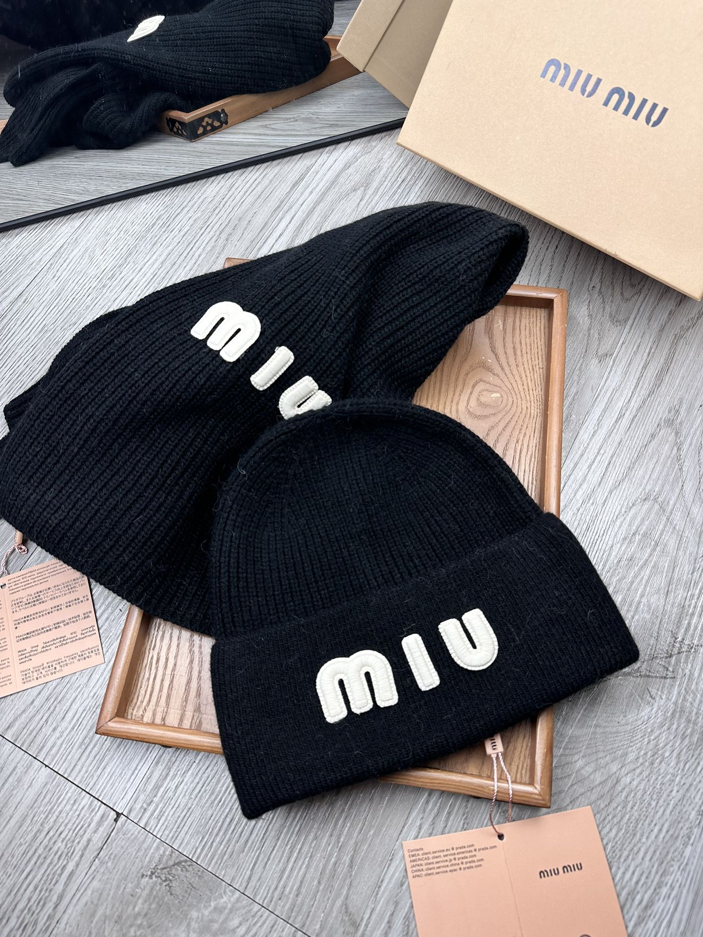 🌹。miumiu。 【羊毛套装帽子】经典套装帽子！帽子➕围巾！70%羊毛➕30%兔毛。暖暖哒超级舒服～冬日小姐姐减龄神器