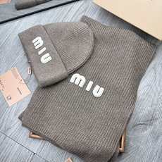 🌹。miumiu。 【羊毛套装帽子】经典套装帽子!帽子➕围巾!70%羊毛➕30%兔毛。暖暖哒超级舒服~冬日小姐姐减龄神器 🌹。miumiu。 【羊毛套装帽子】经典套装帽子!帽子➕围巾!70%羊毛➕30%兔毛。暖暖哒超级舒服~冬日小姐姐减龄神器