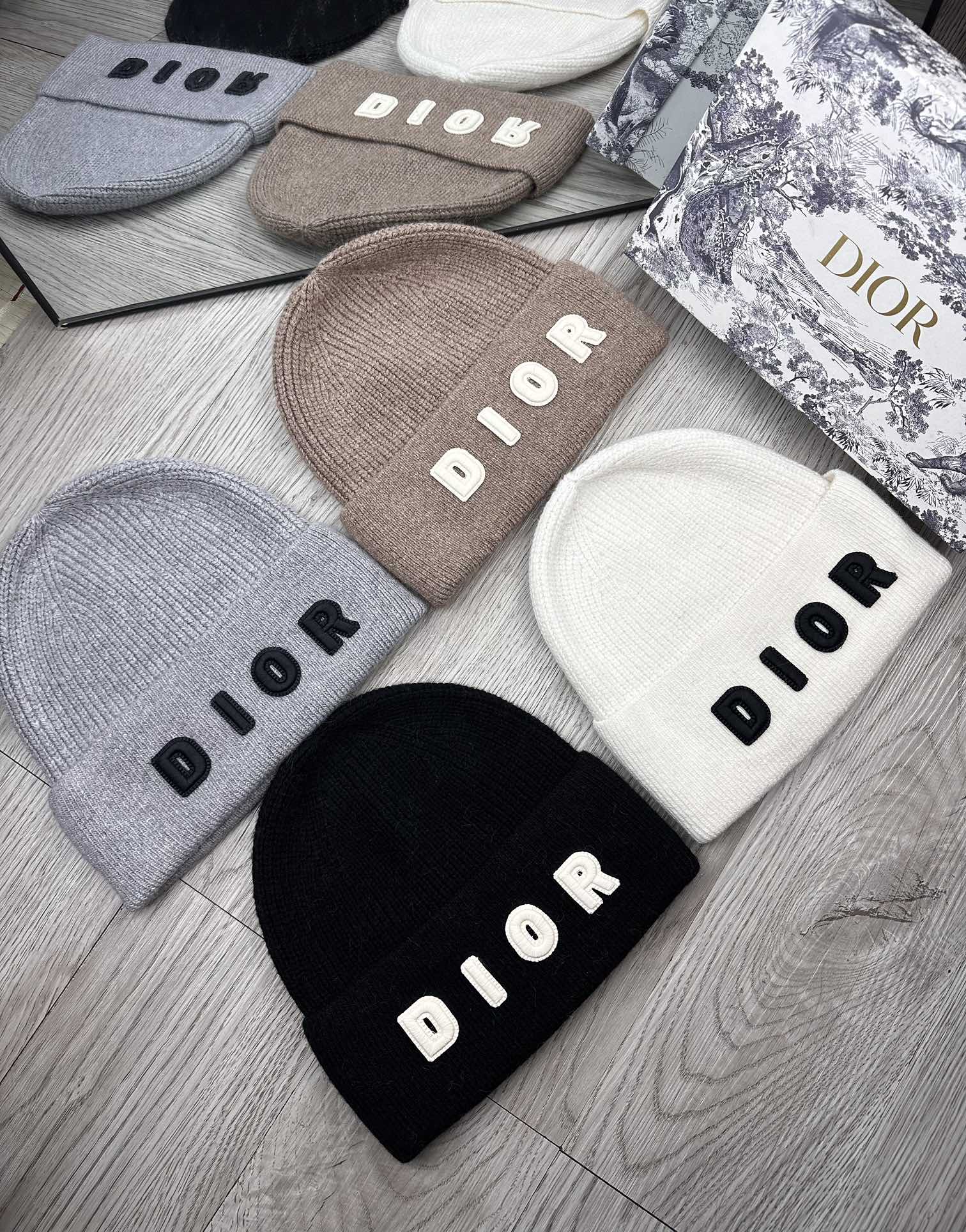 NO:364307,.D Home.【Wool Single Hat】Guests provide small wool!  A precious collection of soul hats!  Guest color yarn is very beautiful!  classic!  The touch is soft and greasy. 70 wool 30 rabbit hair. A lamb combed lamb can only produce 30-40g of wool. Such a hat requires three or four lambs. Don’t use ordinary hats on the market to pretend to be. Is the yarn supplied by customers good? The market goods are incomparable!  The top-notch luxury of materials is the charm of the product. Easy access to the counter. Those who mix in the counter must receive it. They love every color. And they are beautiful and endurable!  Men, women, young and old can wear it!  You can beautify the real thing~ Hat Fisherman's hat Baseball hat Knitted hat, hat, dior, espadrilles, hats.D家.【羊毛单帽】客供小羊毛！珍贵典藏的灵魂帽子！客供色纱.每个颜色都非常好看！经典！手感软腻.70羊毛30兔毛.一只小羊精梳过的小羊仅能产出30-40g的羊毛.这么一个帽子得三四只小羊.不要拿市面上普通帽子冒充相比.客供的纱线好吗.市场货没得比！用料顶级奢华这就是产品的魅力.轻松出入专柜.混专柜的来必收.素色每个颜色都爱.而且美耐级了！男女老少均可用佩戴！见到实物你们能美化了～帽子渔夫帽棒球帽针织帽,帽子,dior,espadrilles,hats,hat