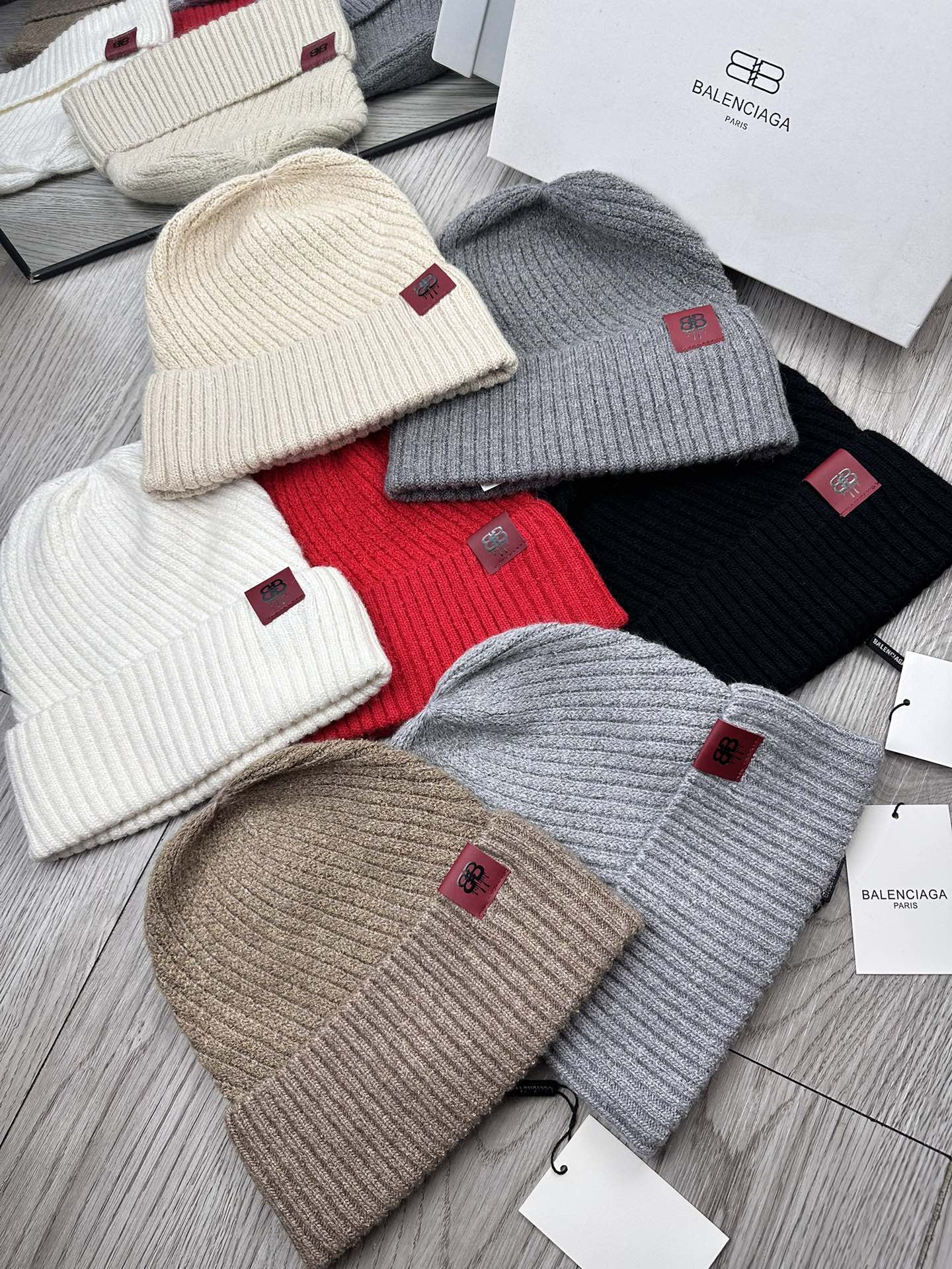 NO:364322,.ba.Balenicaga [Wool Single Hat] provides customers with wool!  A precious collection of soul hats!  Guest color yarn is very beautiful!  classic!  The touch is soft and greasy. 70 wool 30 rabbit hair. A lamb combed lamb can only produce 30-40g of wool. Such a hat requires three or four lambs. Don’t use ordinary hats on the market to pretend to be. Is the yarn supplied by customers good? The market goods are incomparable!  The top-notch luxury of materials is the charm of the product. Easy access to the counter. Those who mix in the counter must receive it. They love every color. And they are beautiful and endurable!  Men, women, young and old can wear it!  You can beautify the real thing~ Hat Fisherman's hat Baseball hat Knitted hat, hat, balenciaga, espadrilles, hats.ba.巴黎世家【羊毛单帽】客供小羊毛！珍贵典藏的灵魂帽子！客供色纱.每个颜色都非常好看！经典！手感软腻.70羊毛30兔毛.一只小羊精梳过的小羊仅能产出30-40g的羊毛.这么一个帽子得三四只小羊.不要拿市面上普通帽子冒充相比.客供的纱线好吗.市场货没得比！用料顶级奢华这就是产品的魅力.轻松出入专柜.混专柜的来必收.素色每个颜色都爱.而且美耐级了！男女老少均可用佩戴！见到实物你们能美化了～帽子渔夫帽棒球帽针织帽,帽子,balenciaga,espadrilles,hats,hat