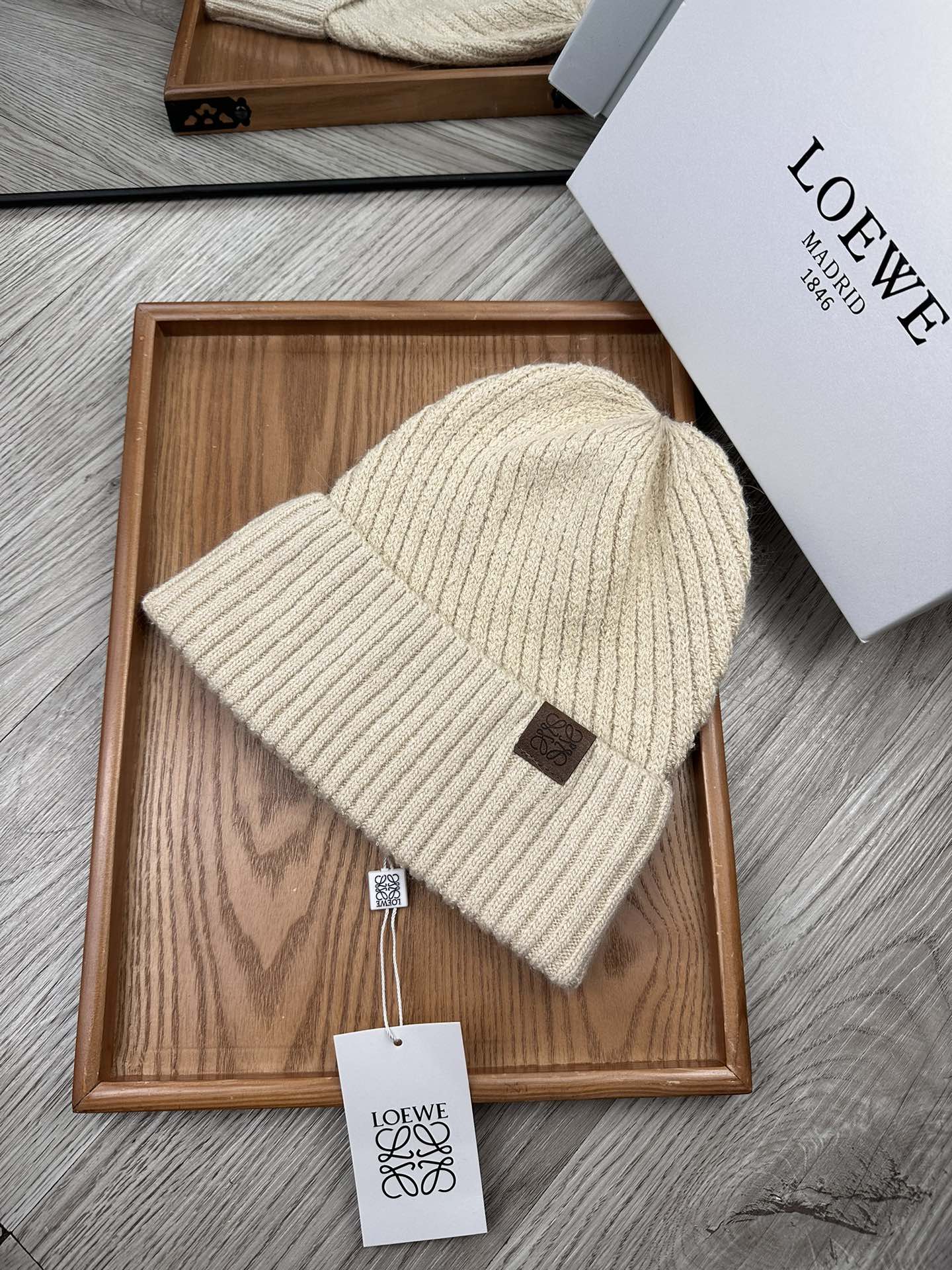 🌹。Loewe。【羊毛单帽】客供小羊毛！珍贵典藏的灵魂帽子！客供色纱.每个颜色都非常好看！经典！手感软腻