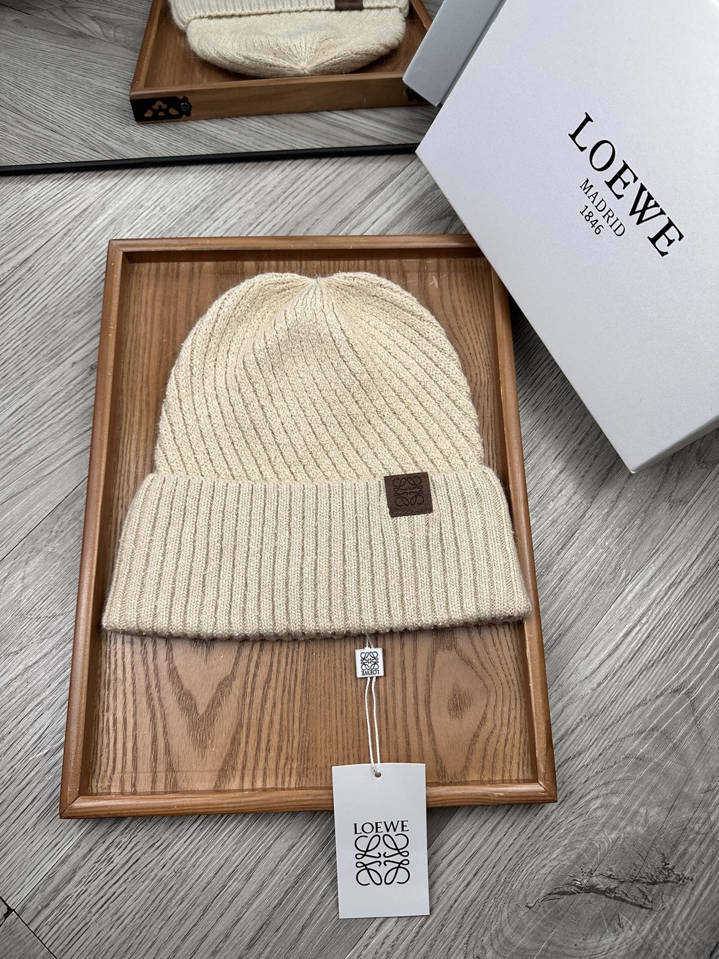 🌹。Loewe。【羊毛单帽】客供小羊毛！珍贵典藏的灵魂帽子！客供色纱.每个颜色都非常好看！经典！手感软腻