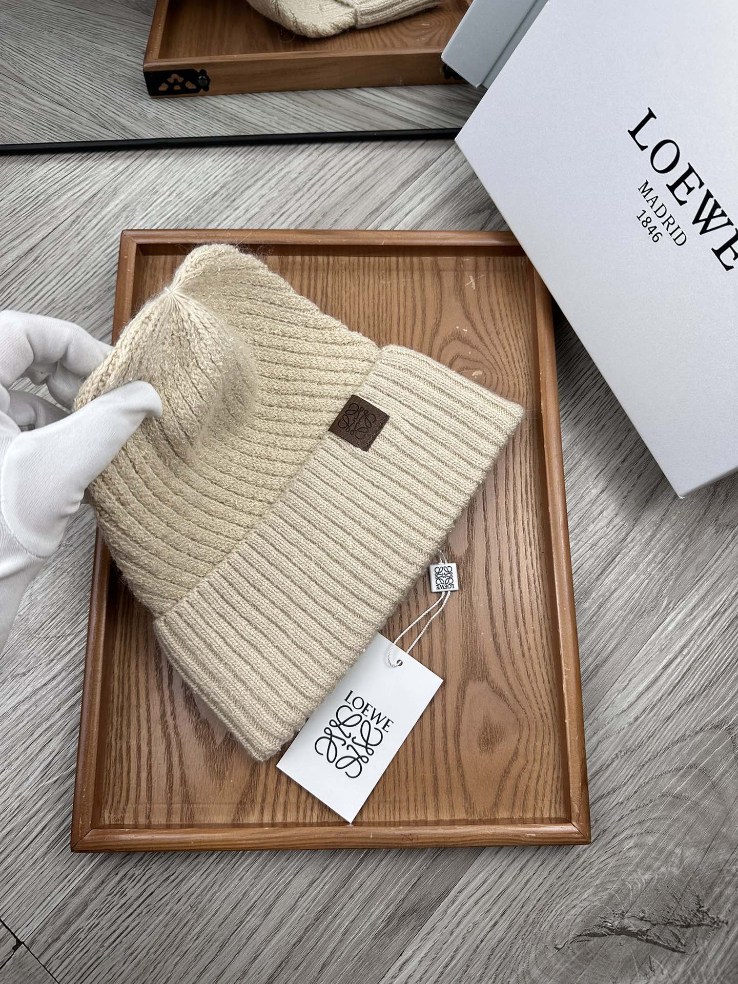 🌹。Loewe。【羊毛单帽】客供小羊毛！珍贵典藏的灵魂帽子！客供色纱.每个颜色都非常好看！经典！手感软腻