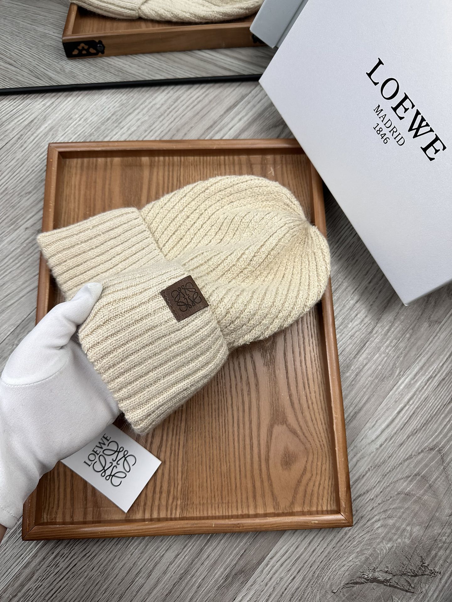 🌹。Loewe。【羊毛单帽】客供小羊毛！珍贵典藏的灵魂帽子！客供色纱.每个颜色都非常好看！经典！手感软腻