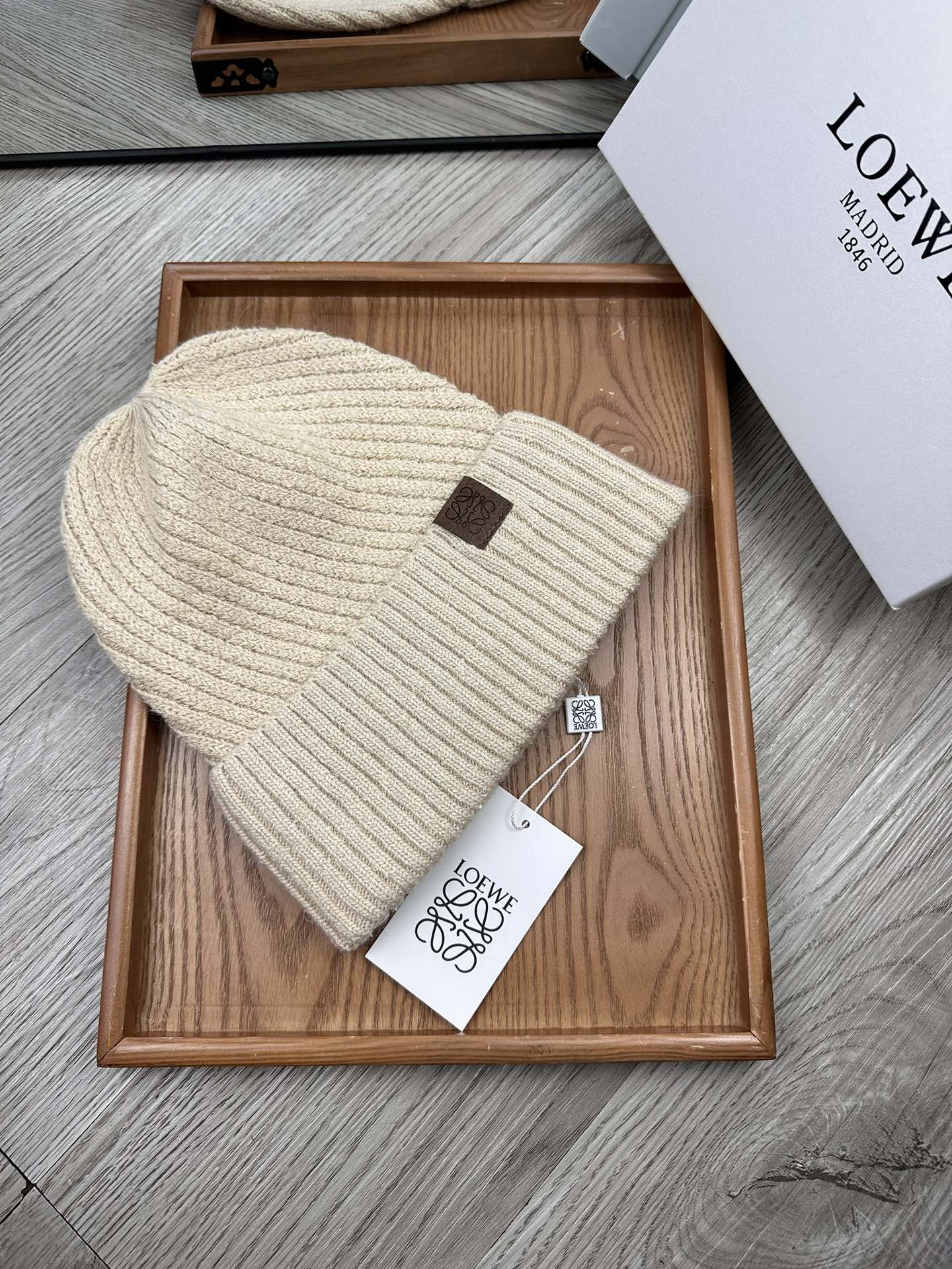 🌹。Loewe。【羊毛单帽】客供小羊毛！珍贵典藏的灵魂帽子！客供色纱.每个颜色都非常好看！经典！手感软腻