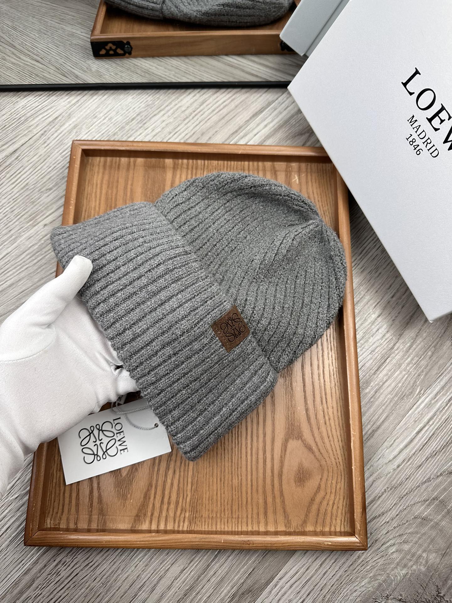 🌹。Loewe。【羊毛单帽】客供小羊毛！珍贵典藏的灵魂帽子！客供色纱.每个颜色都非常好看！经典！手感软腻