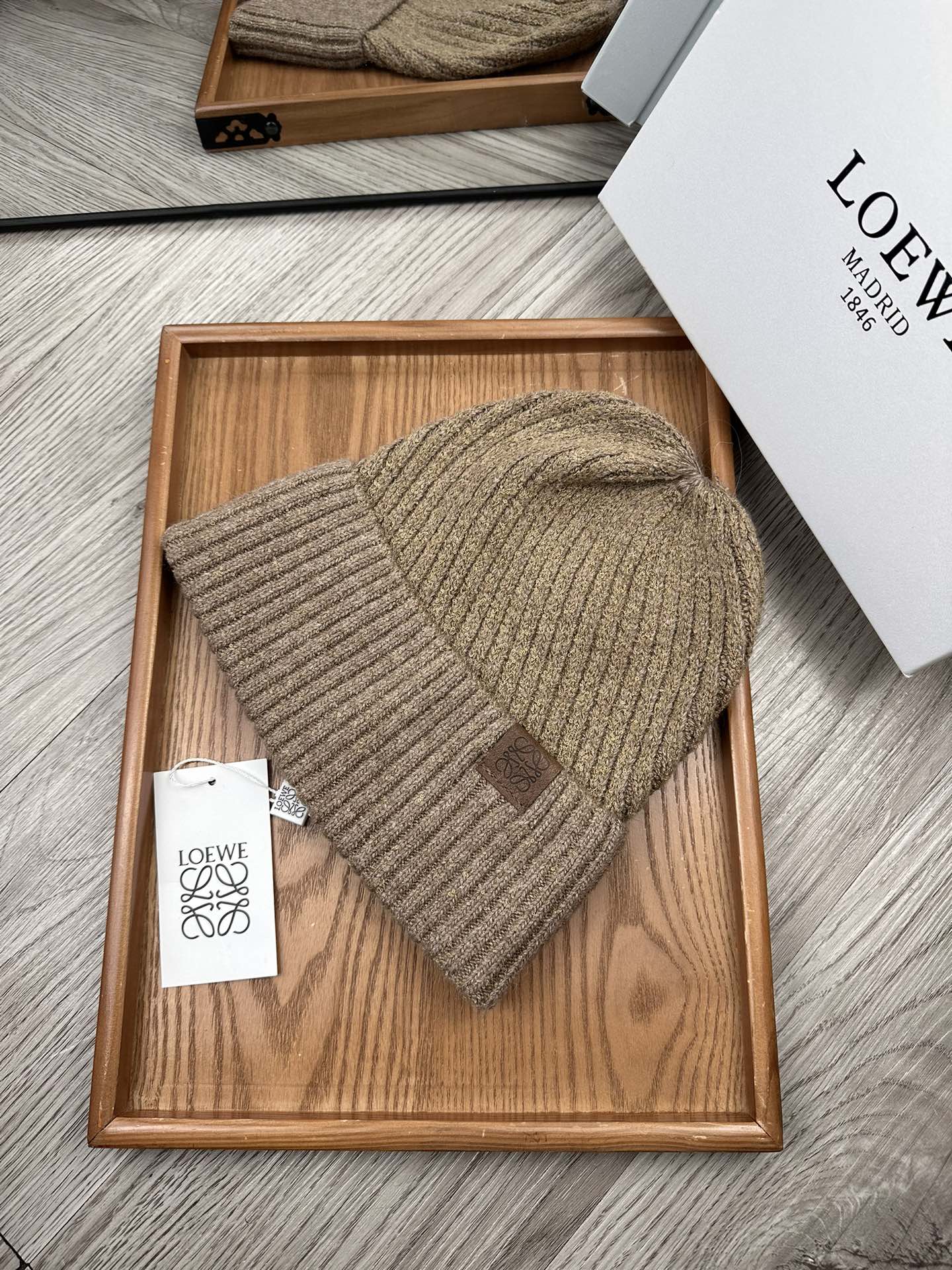 🌹。Loewe。【羊毛单帽】客供小羊毛！珍贵典藏的灵魂帽子！客供色纱.每个颜色都非常好看！经典！手感软腻