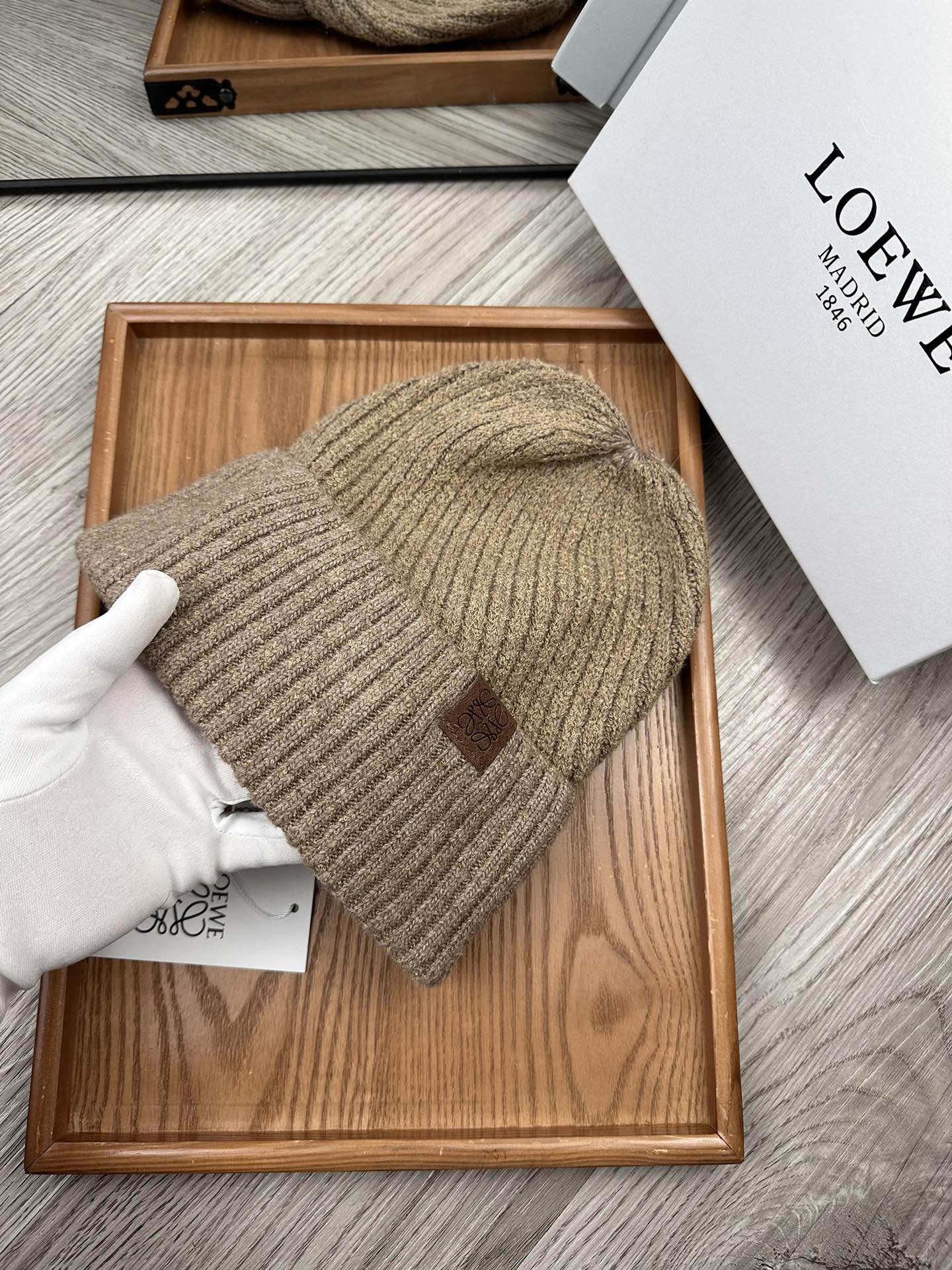 🌹。Loewe。【羊毛单帽】客供小羊毛！珍贵典藏的灵魂帽子！客供色纱.每个颜色都非常好看！经典！手感软腻