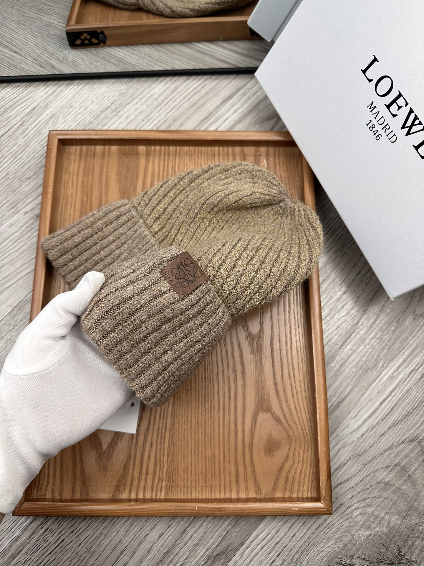 🌹。Loewe。【羊毛单帽】客供小羊毛！珍贵典藏的灵魂帽子！客供色纱.每个颜色都非常好看！经典！手感软腻