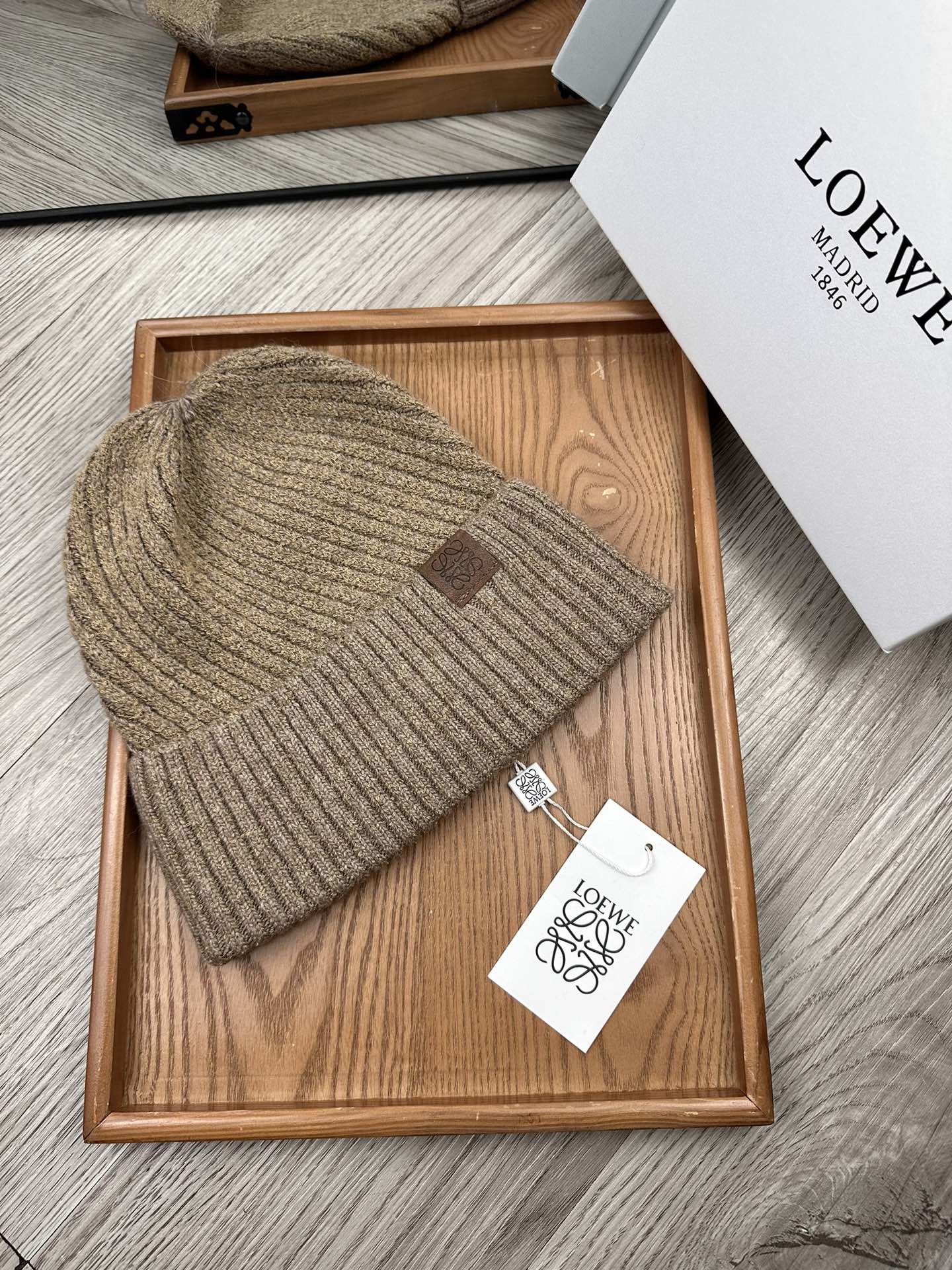 🌹。Loewe。【羊毛单帽】客供小羊毛！珍贵典藏的灵魂帽子！客供色纱.每个颜色都非常好看！经典！手感软腻