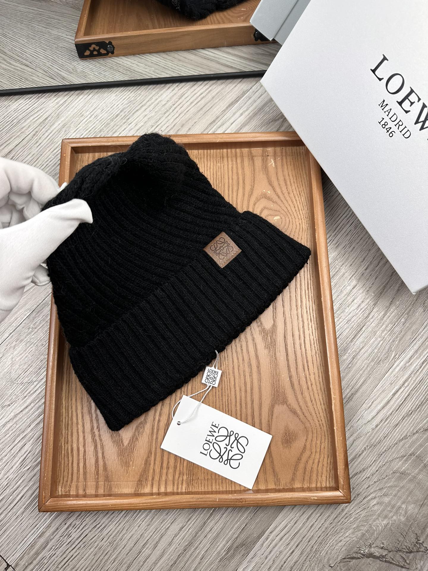 🌹。Loewe。【羊毛单帽】客供小羊毛！珍贵典藏的灵魂帽子！客供色纱.每个颜色都非常好看！经典！手感软腻