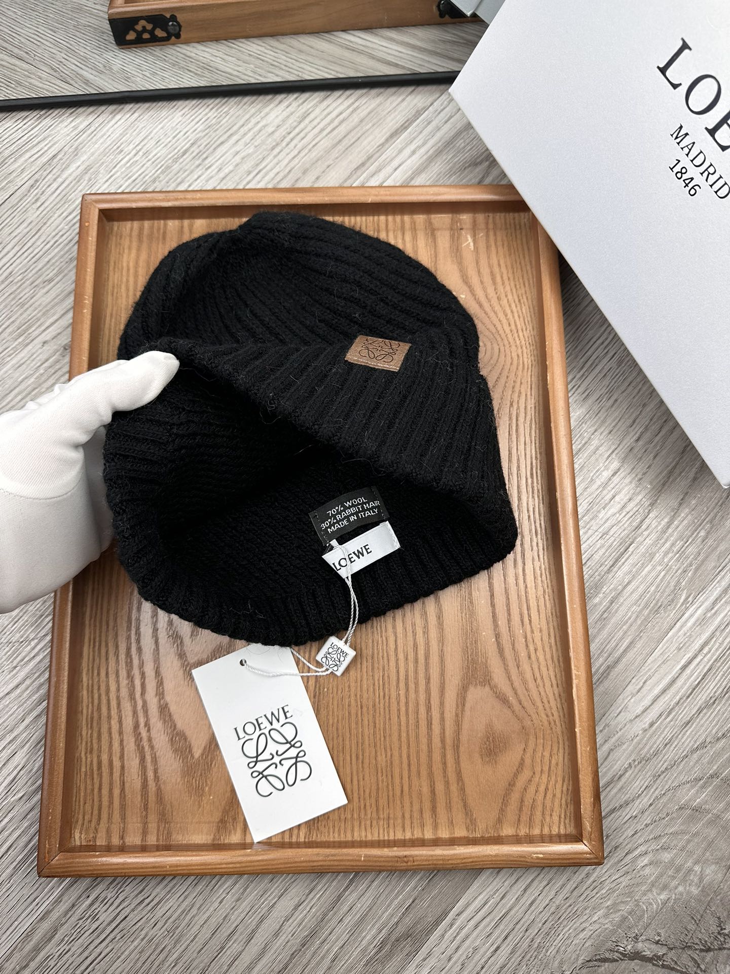 🌹。Loewe。【羊毛单帽】客供小羊毛！珍贵典藏的灵魂帽子！客供色纱.每个颜色都非常好看！经典！手感软腻