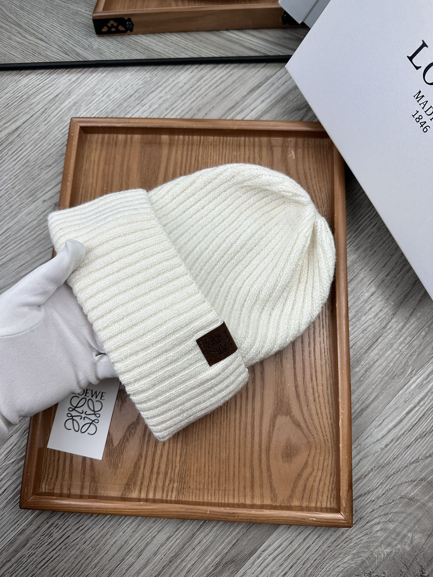 🌹。Loewe。【羊毛单帽】客供小羊毛！珍贵典藏的灵魂帽子！客供色纱.每个颜色都非常好看！经典！手感软腻