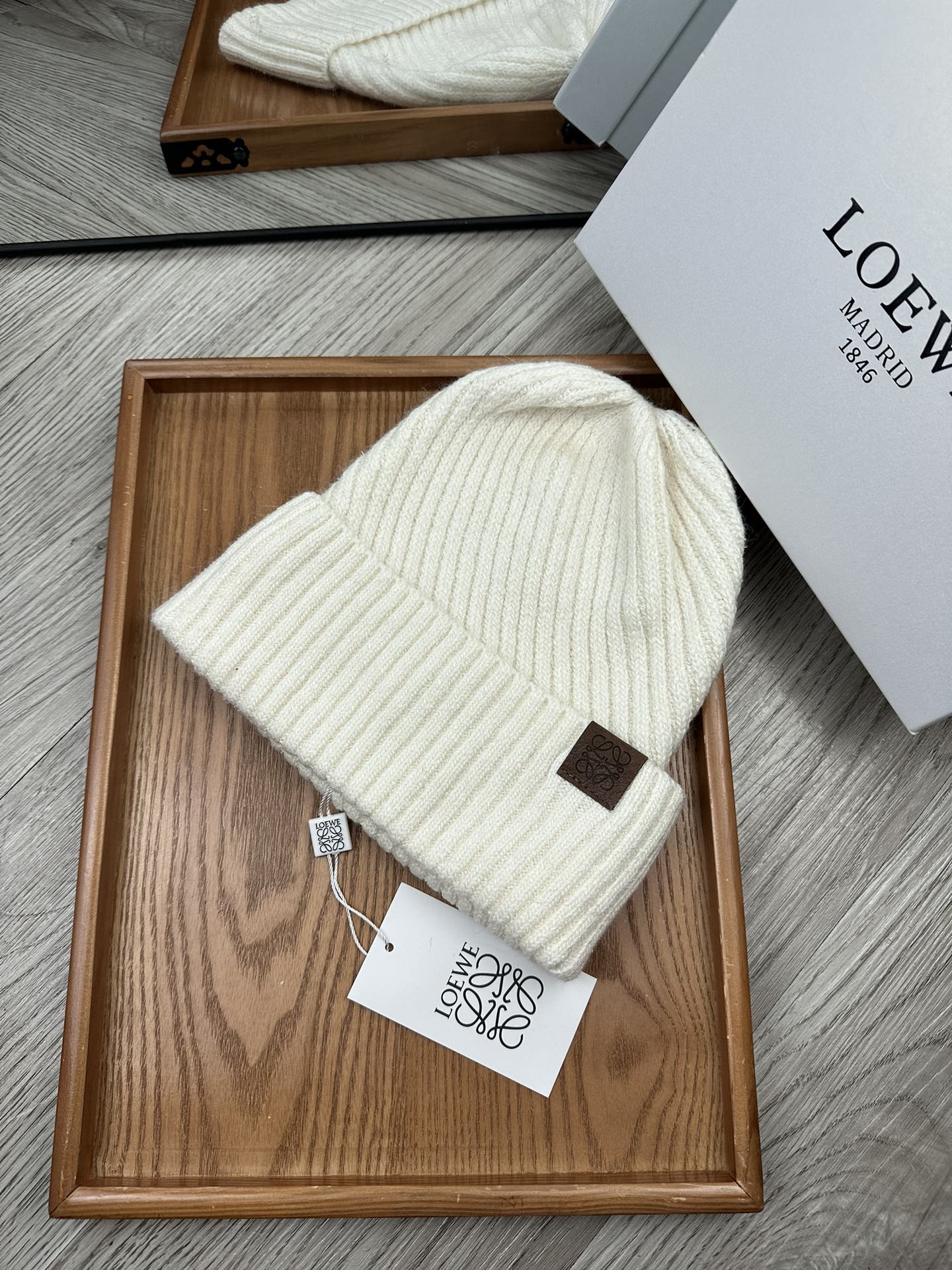 🌹。Loewe。【羊毛单帽】客供小羊毛！珍贵典藏的灵魂帽子！客供色纱.每个颜色都非常好看！经典！手感软腻