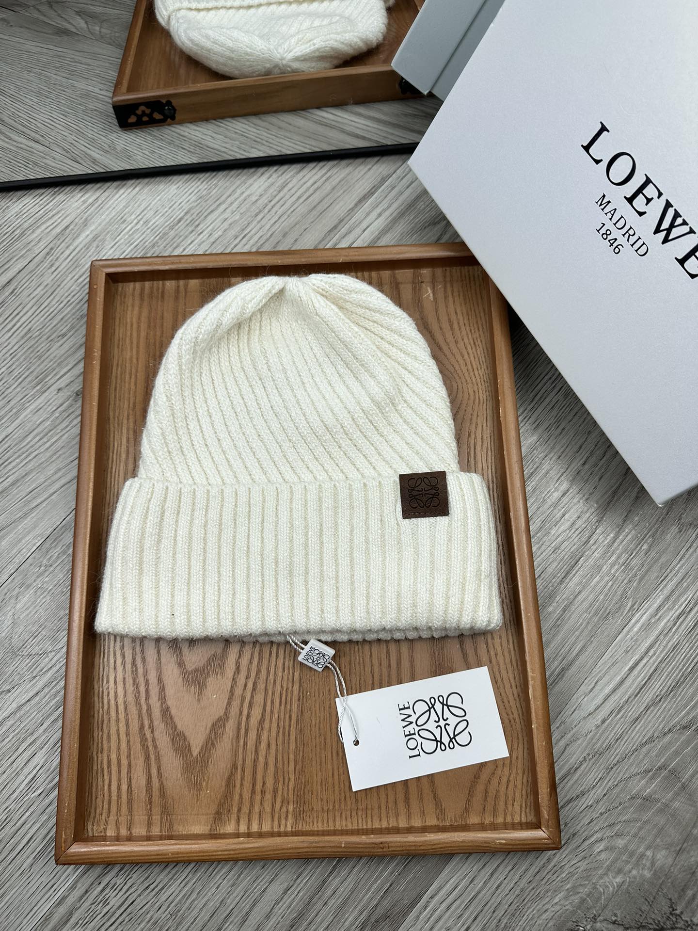 🌹。Loewe。【羊毛单帽】客供小羊毛！珍贵典藏的灵魂帽子！客供色纱.每个颜色都非常好看！经典！手感软腻