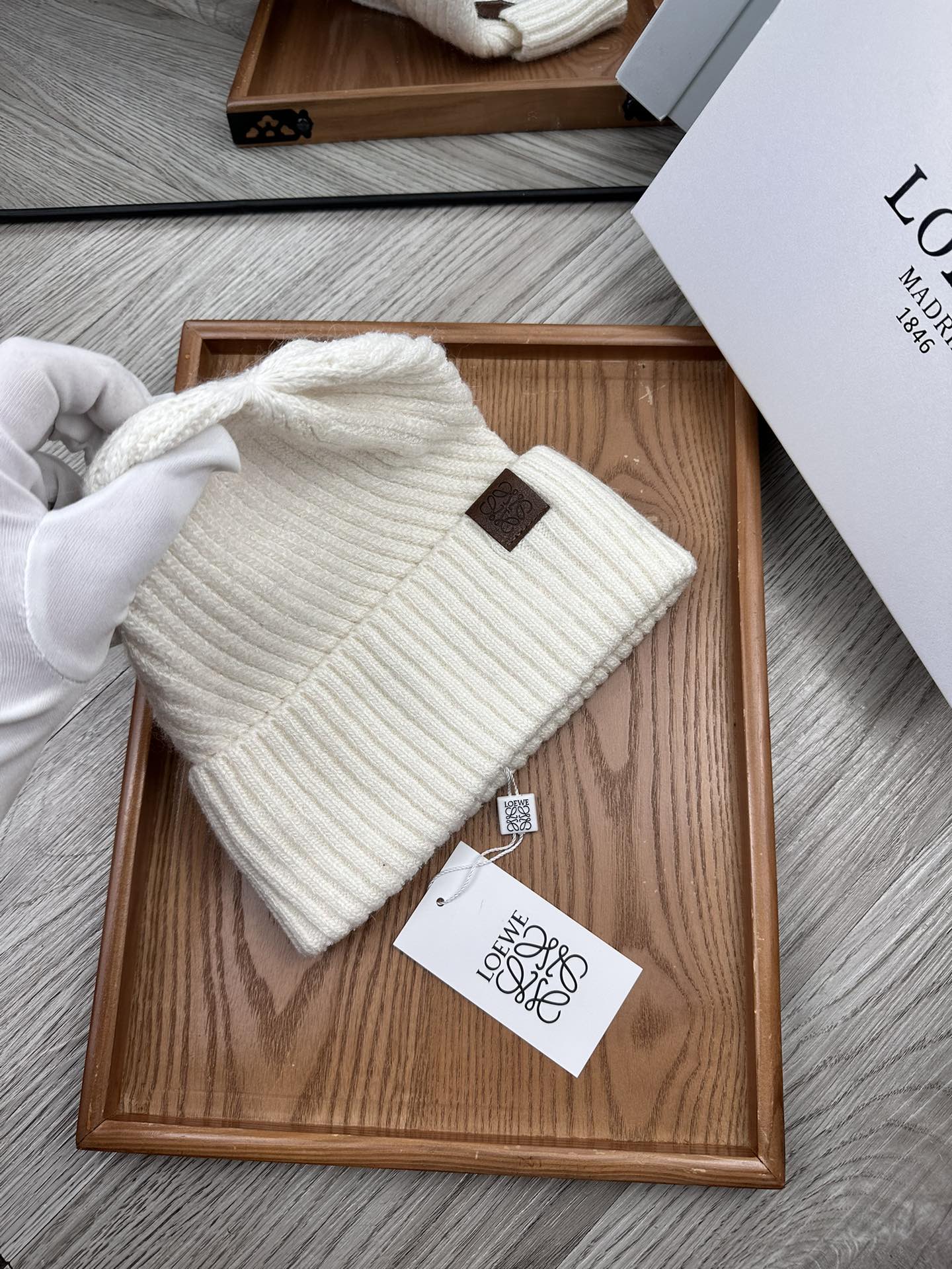 🌹。Loewe。【羊毛单帽】客供小羊毛！珍贵典藏的灵魂帽子！客供色纱.每个颜色都非常好看！经典！手感软腻