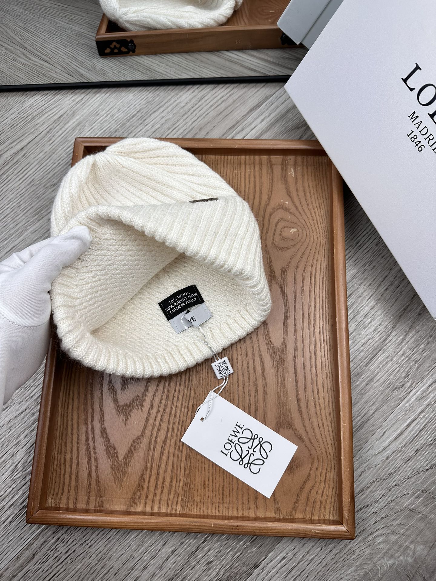 🌹。Loewe。【羊毛单帽】客供小羊毛！珍贵典藏的灵魂帽子！客供色纱.每个颜色都非常好看！经典！手感软腻