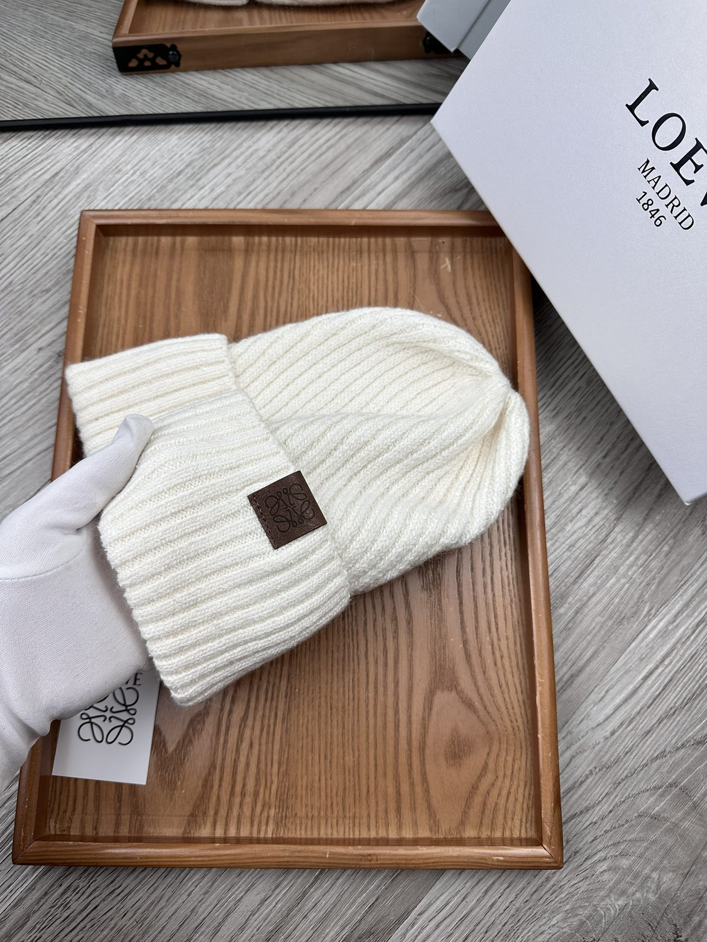 🌹。Loewe。【羊毛单帽】客供小羊毛！珍贵典藏的灵魂帽子！客供色纱.每个颜色都非常好看！经典！手感软腻