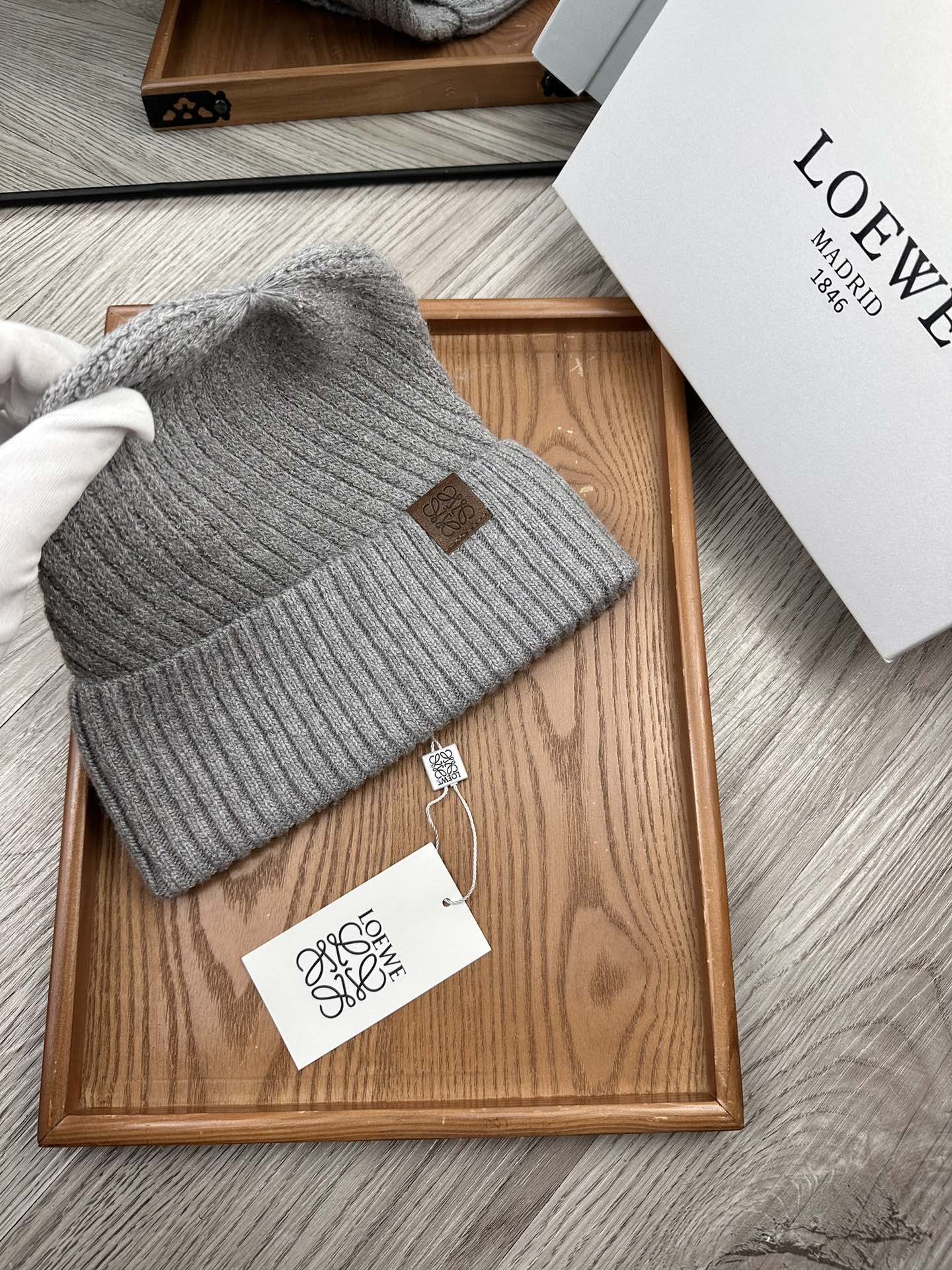 🌹。Loewe。【羊毛单帽】客供小羊毛！珍贵典藏的灵魂帽子！客供色纱.每个颜色都非常好看！经典！手感软腻