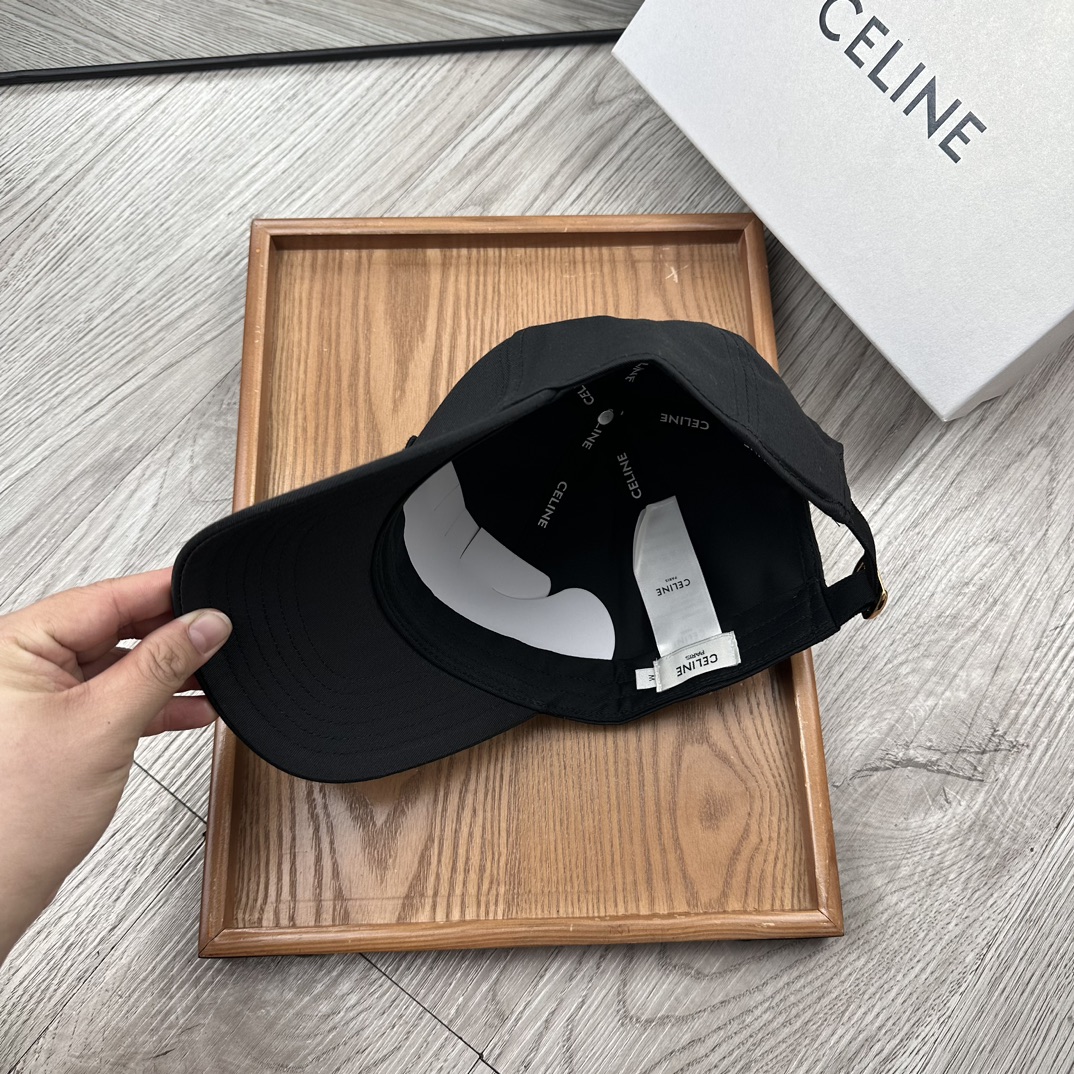 。赛琳。【配防尘袋】新品棒球帽！材质：纯棉！透气性好！春天挡风，夏天防晒必备单品！颜色大气！款式新颖别致