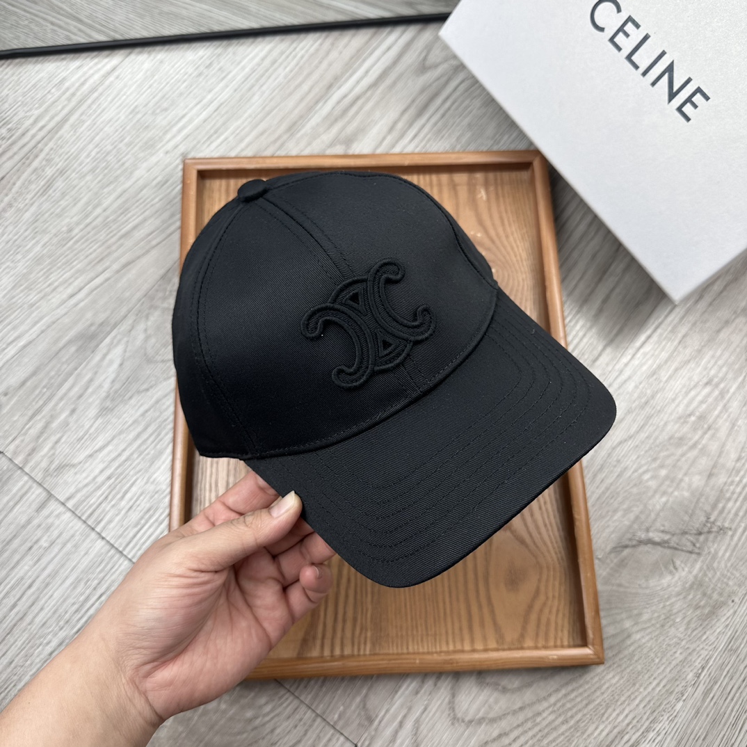 。赛琳。【配防尘袋】新品棒球帽！材质：纯棉！透气性好！春天挡风，夏天防晒必备单品！颜色大气！款式新颖别致