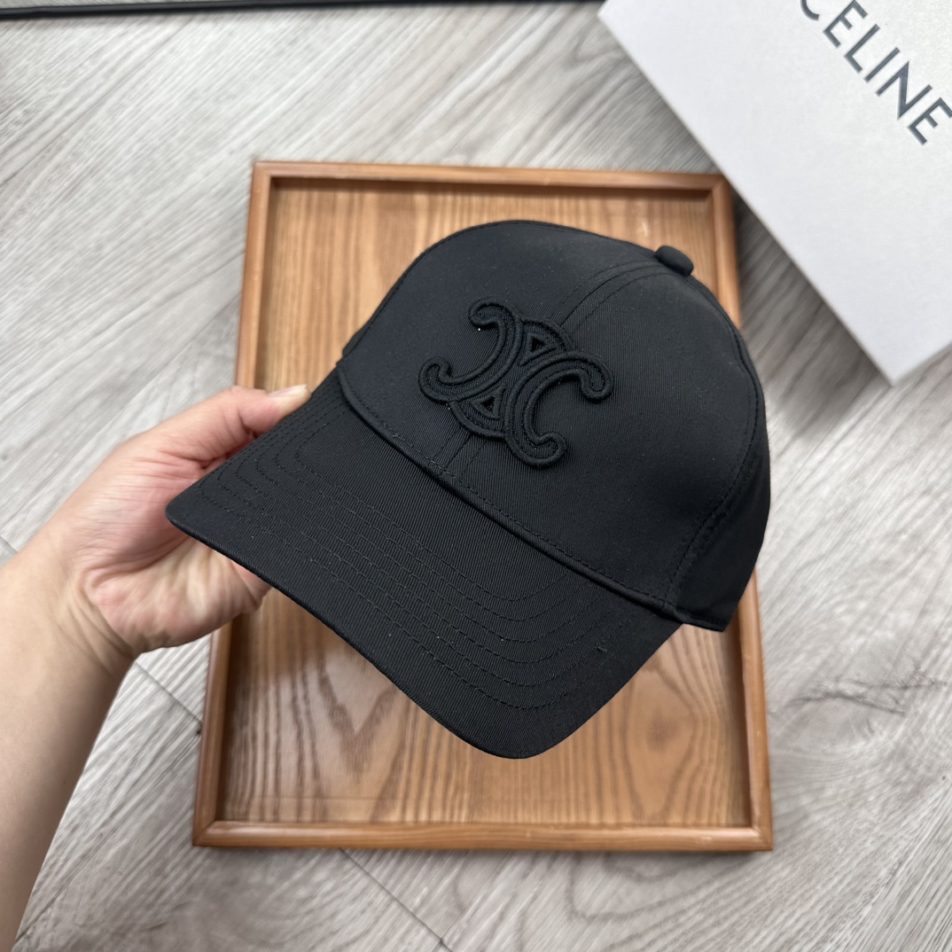 。赛琳。【配防尘袋】新品棒球帽！材质：纯棉！透气性好！春天挡风，夏天防晒必备单品！颜色大气！款式新颖别致