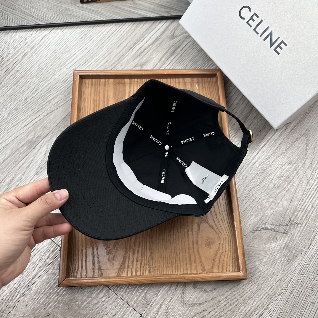 。赛琳。【配防尘袋】新品棒球帽！材质：纯棉！透气性好！春天挡风，夏天防晒必备单品！颜色大气！款式新颖别致