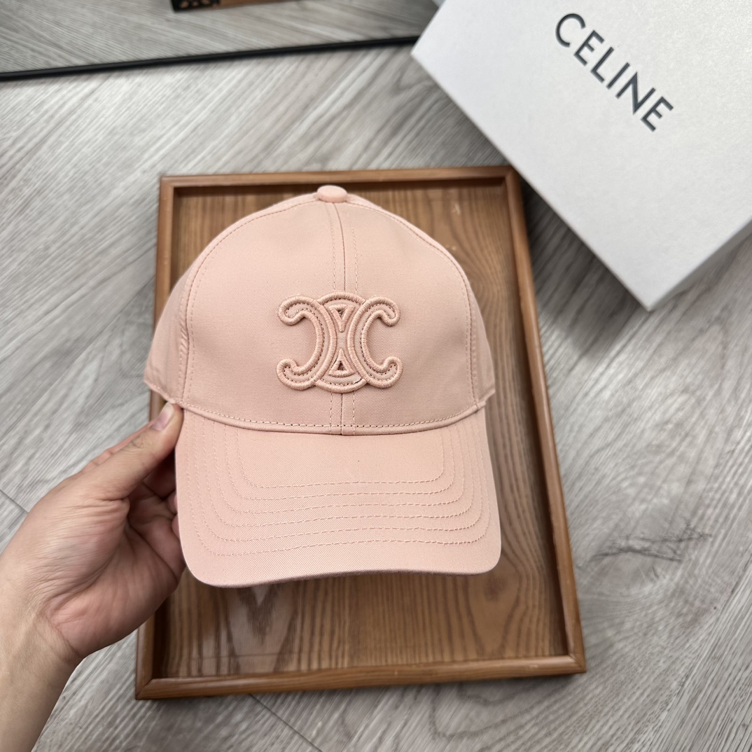 。赛琳。【配防尘袋】新品棒球帽！材质：纯棉！透气性好！春天挡风，夏天防晒必备单品！颜色大气！款式新颖别致