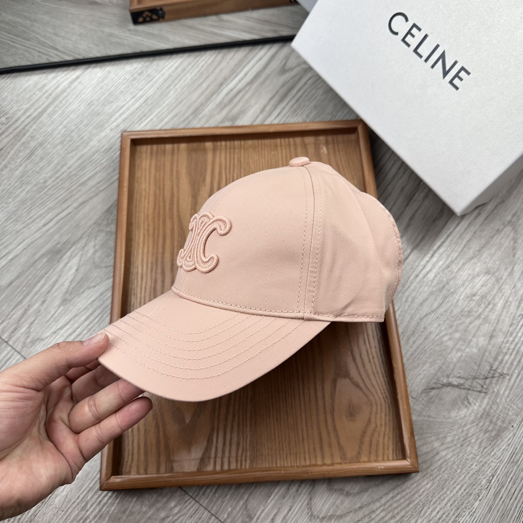 。赛琳。【配防尘袋】新品棒球帽！材质：纯棉！透气性好！春天挡风，夏天防晒必备单品！颜色大气！款式新颖别致