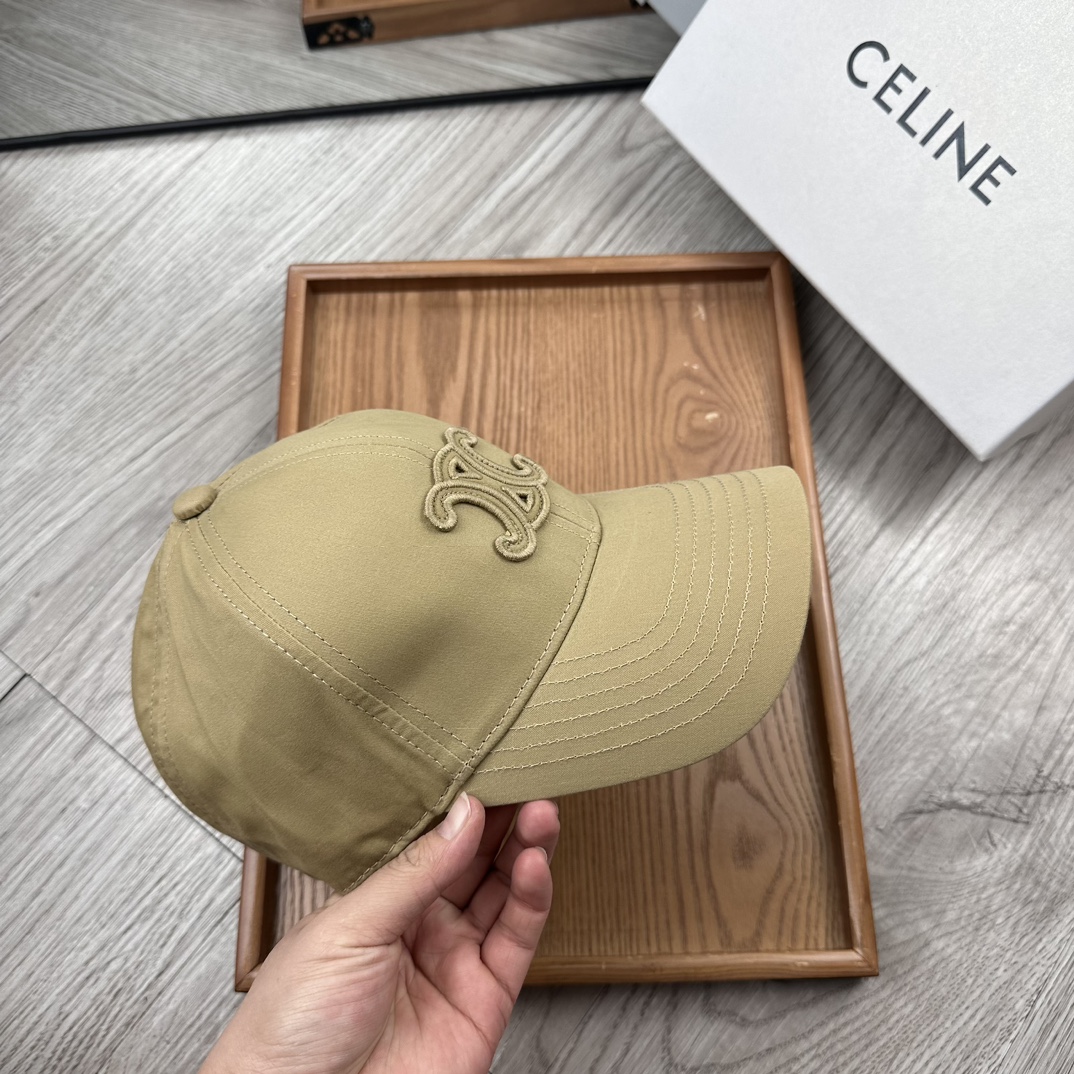 。赛琳。【配防尘袋】新品棒球帽！材质：纯棉！透气性好！春天挡风，夏天防晒必备单品！颜色大气！款式新颖别致