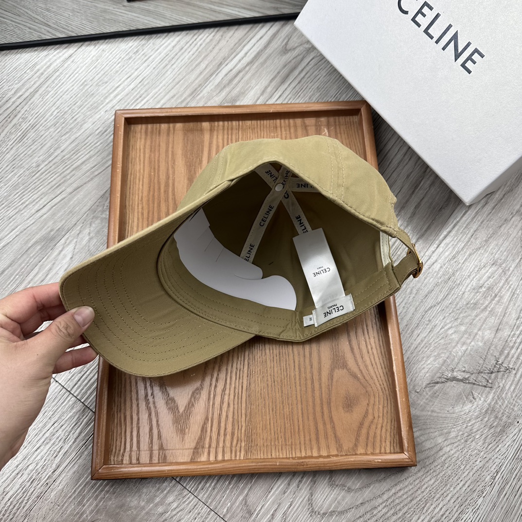 。赛琳。【配防尘袋】新品棒球帽！材质：纯棉！透气性好！春天挡风，夏天防晒必备单品！颜色大气！款式新颖别致